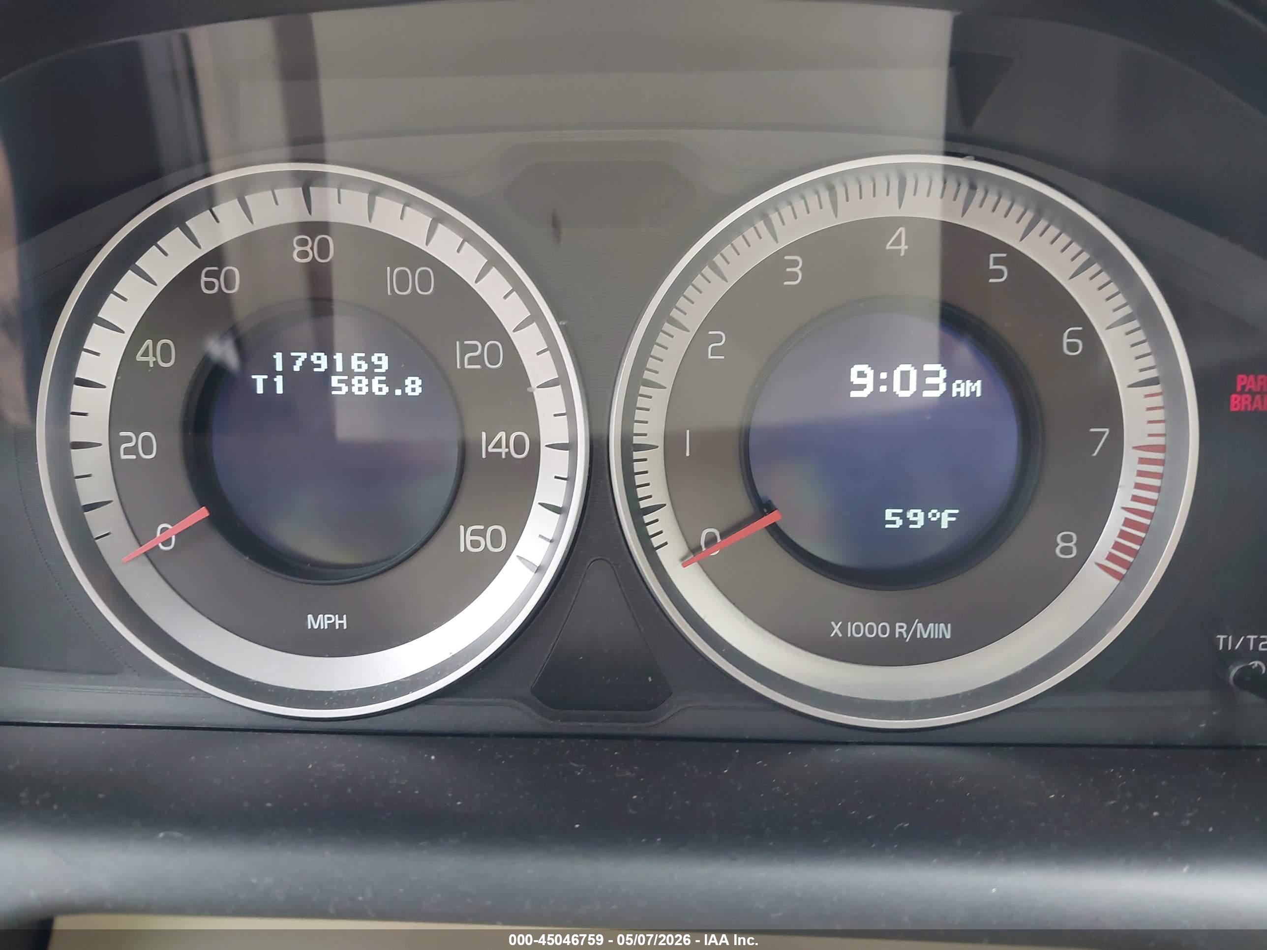 VOLVO XC60 image 7