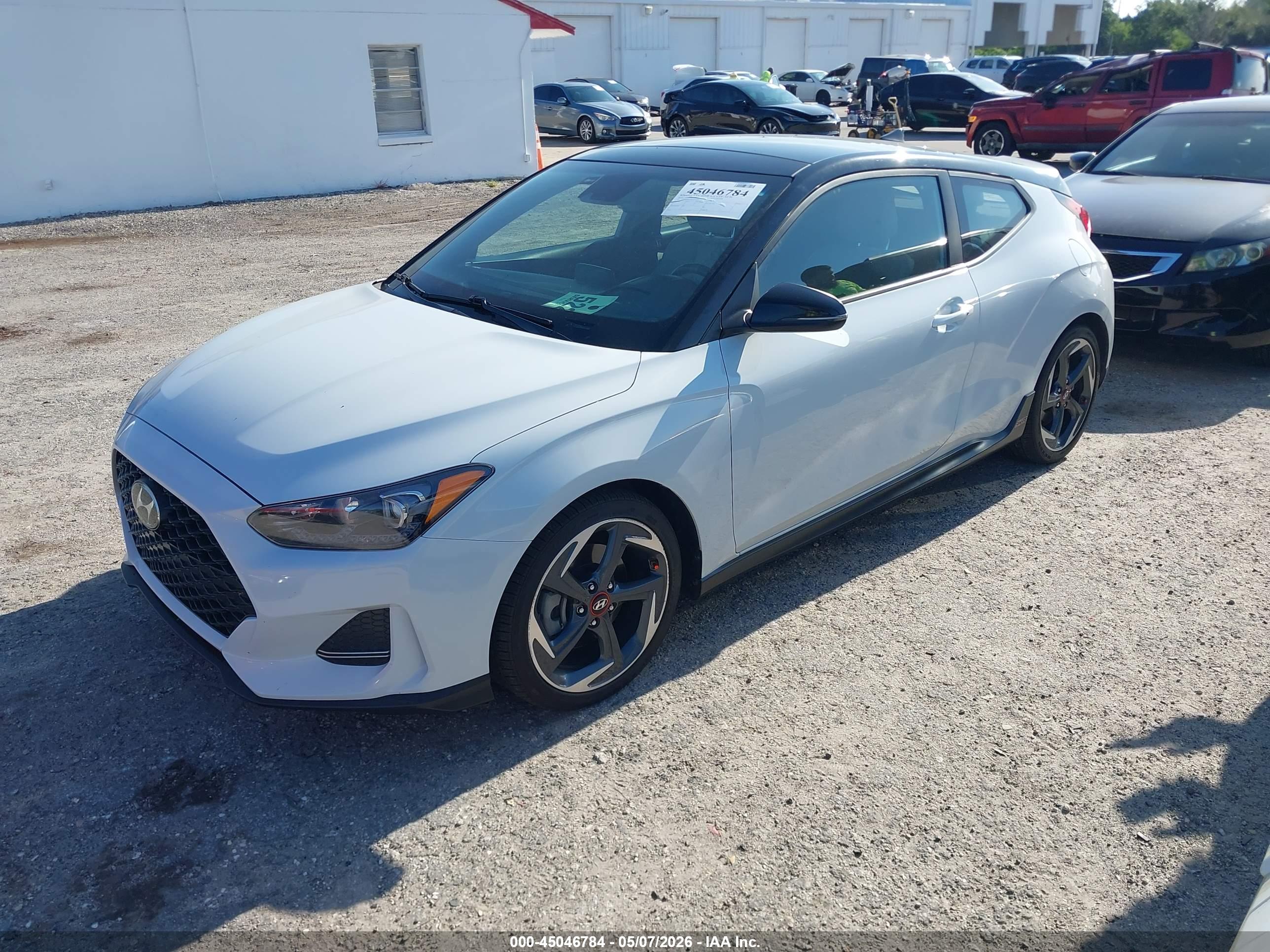 HYUNDAI VELOSTER image 2