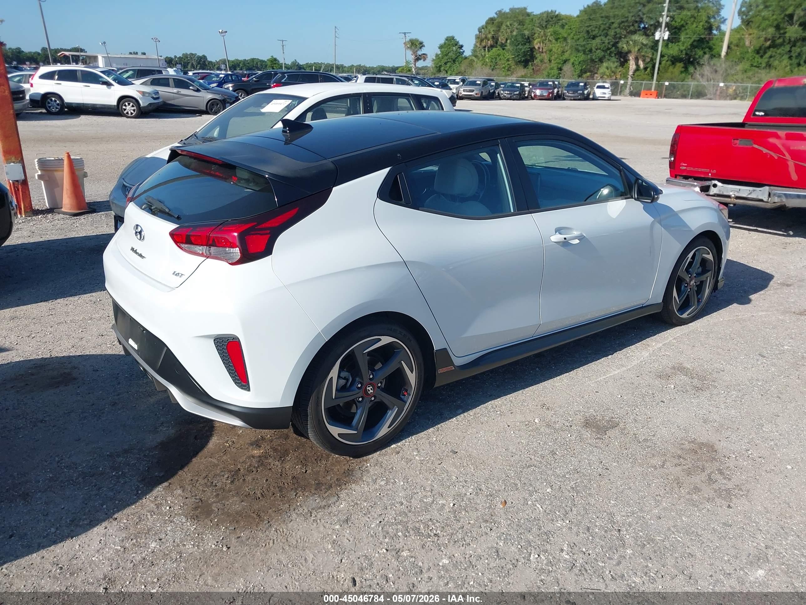 HYUNDAI VELOSTER image 4