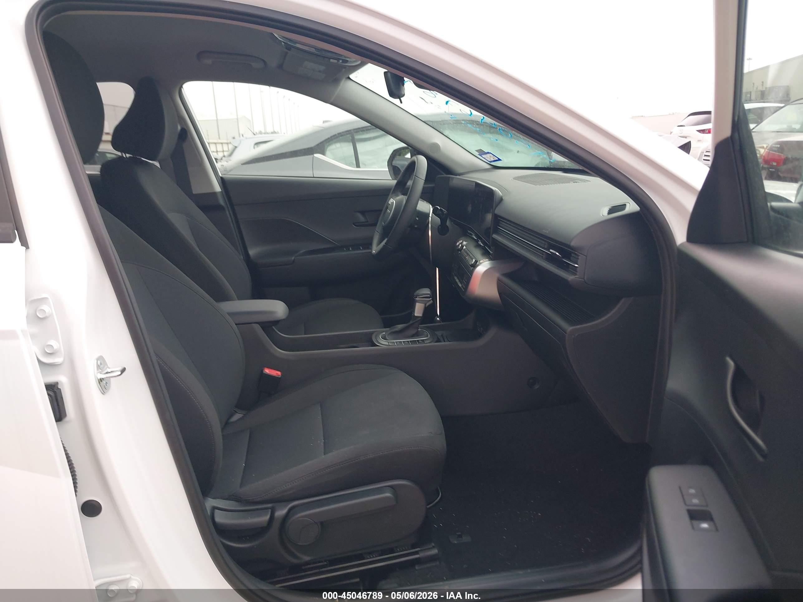 HYUNDAI KONA image 5