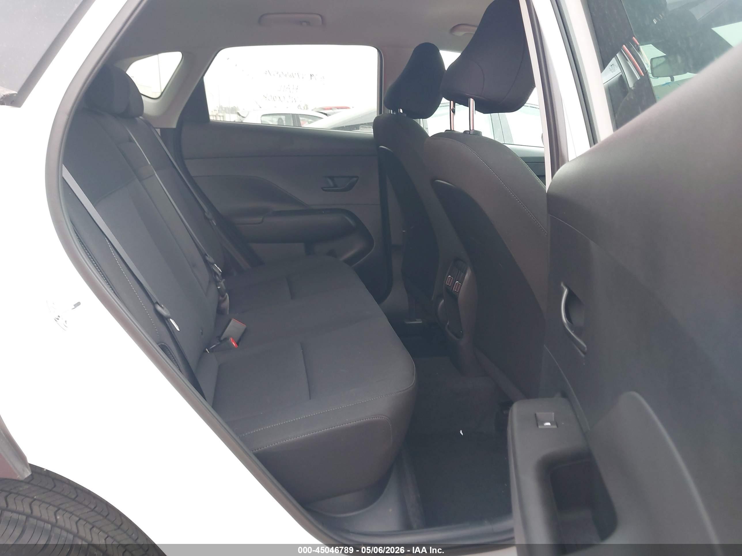 HYUNDAI KONA image 8