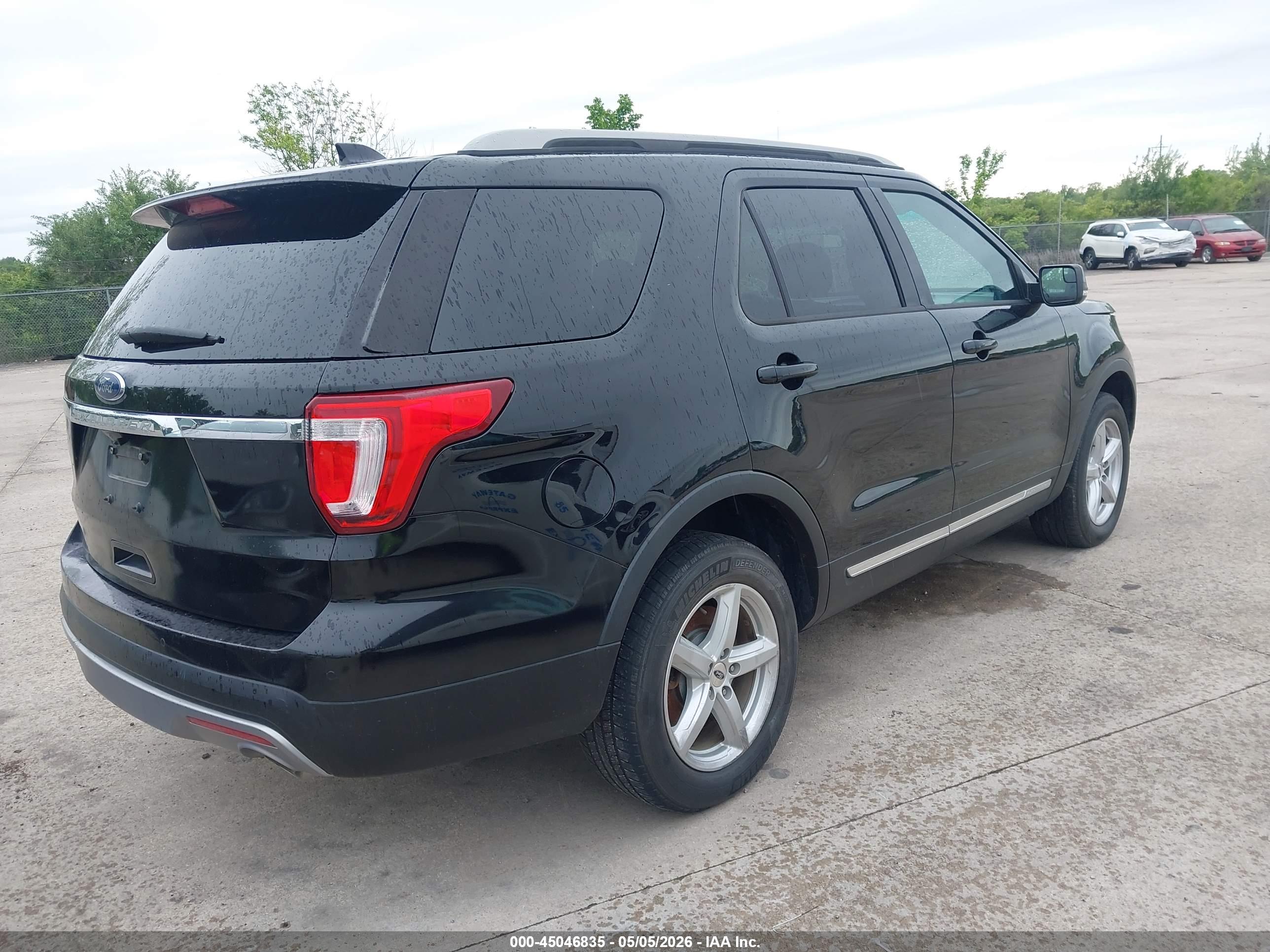 FORD EXPLORER image 4