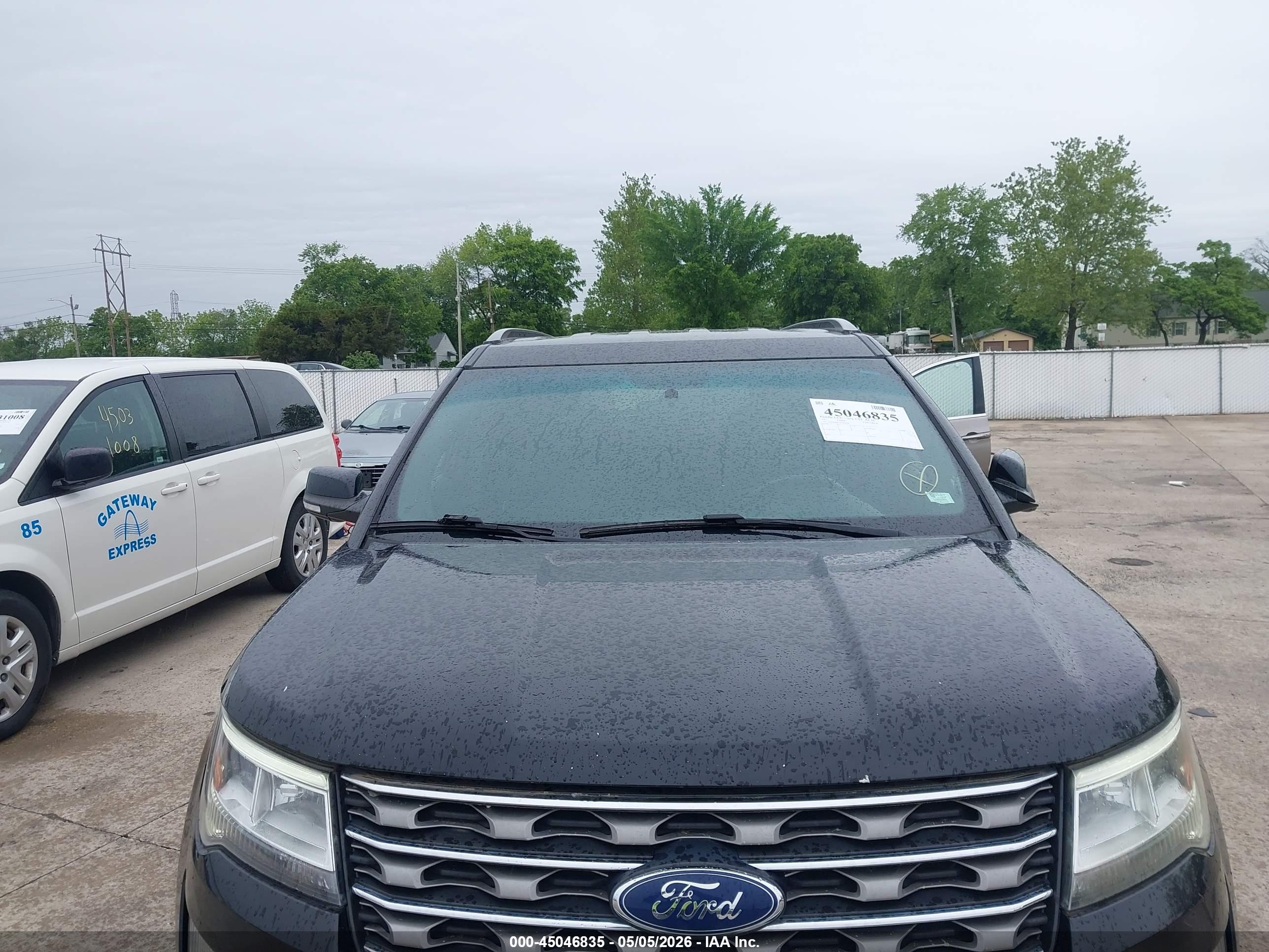 FORD EXPLORER image 6