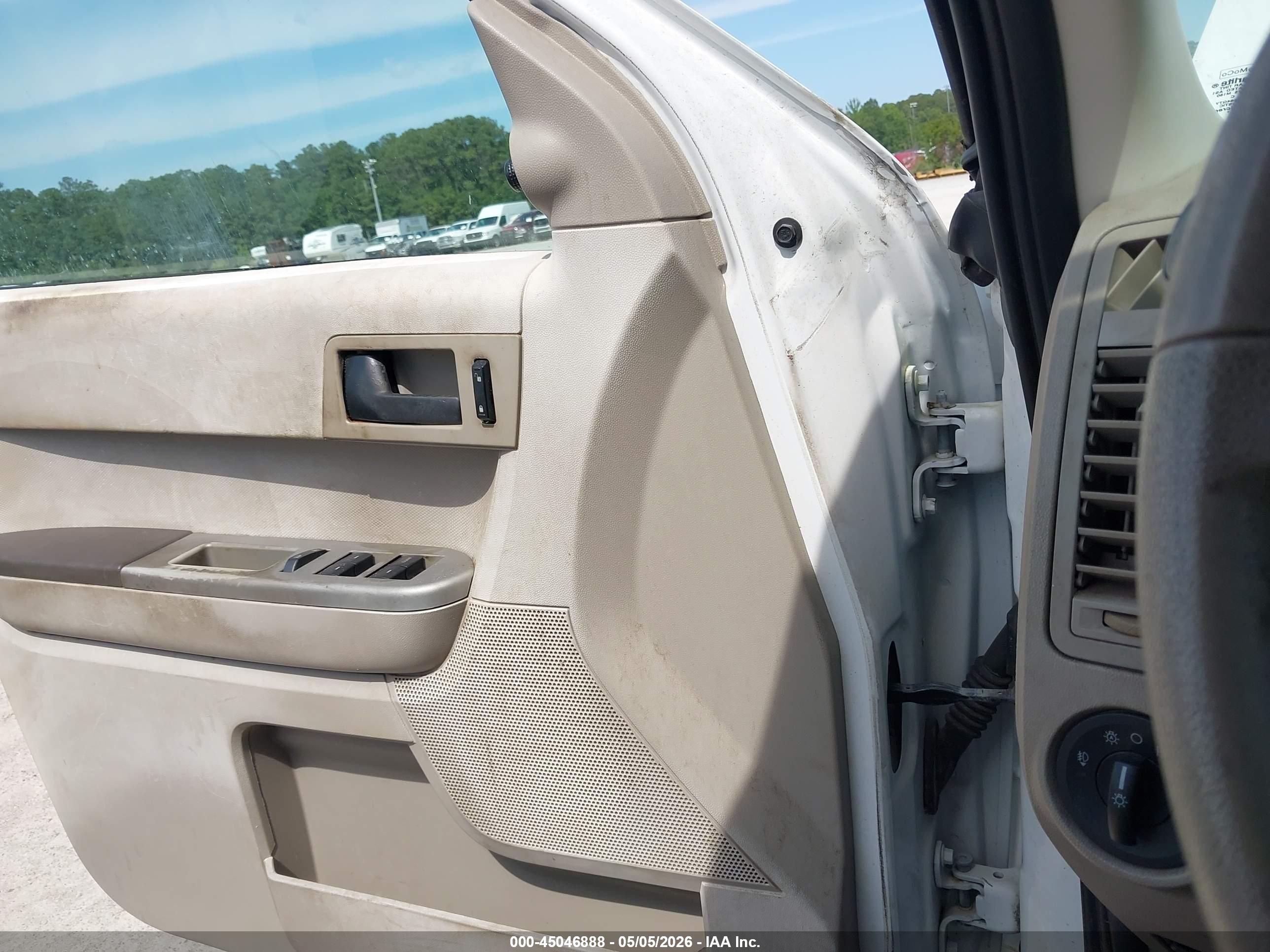 FORD ESCAPE image 6