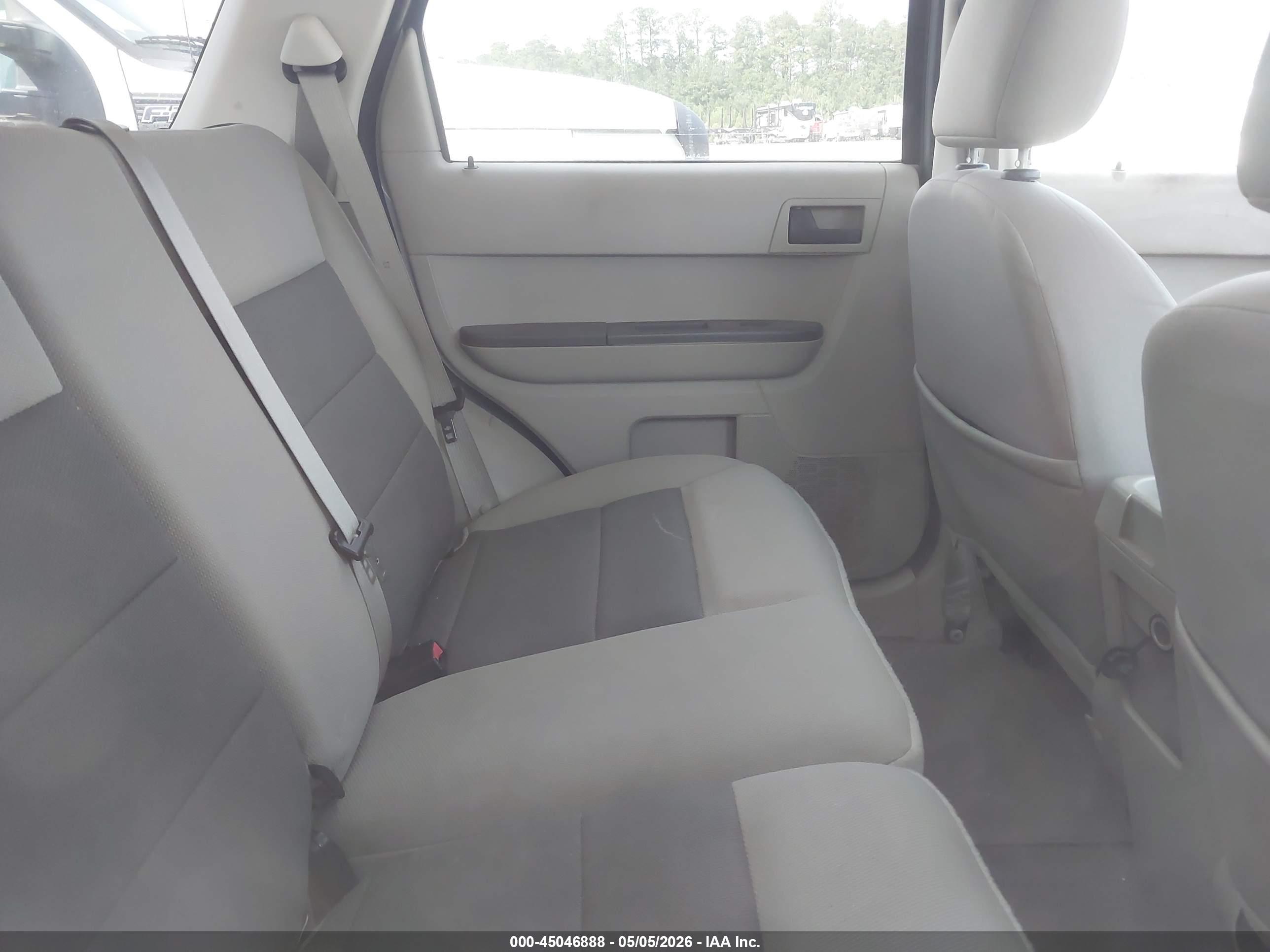 FORD ESCAPE image 8
