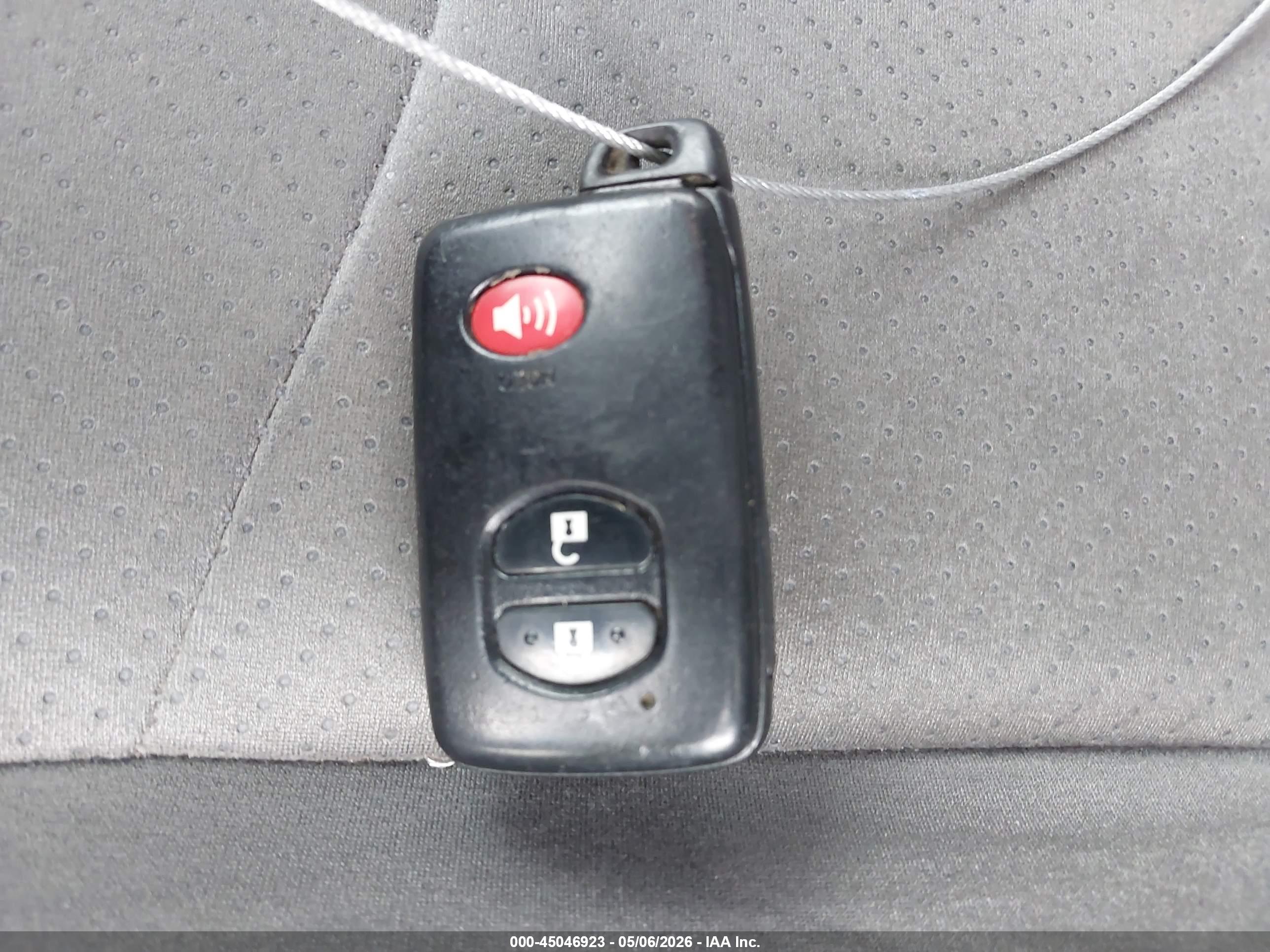 TOYOTA PRIUS image 11