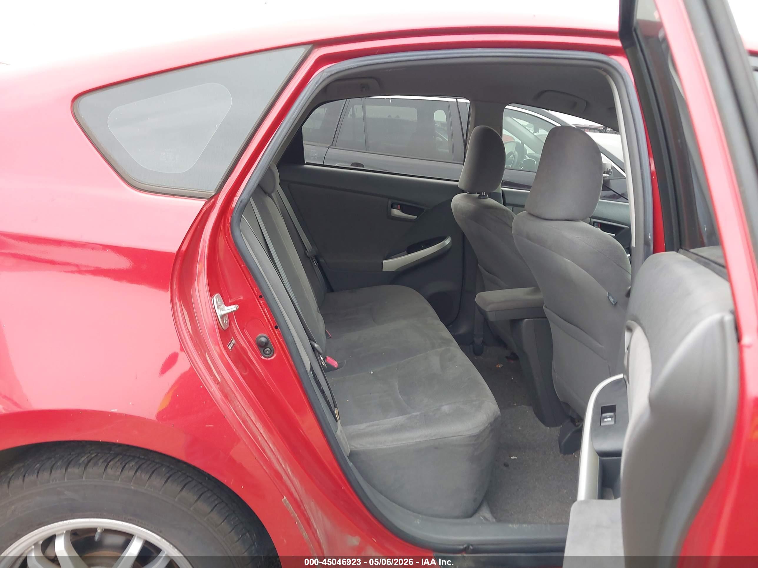 TOYOTA PRIUS image 8