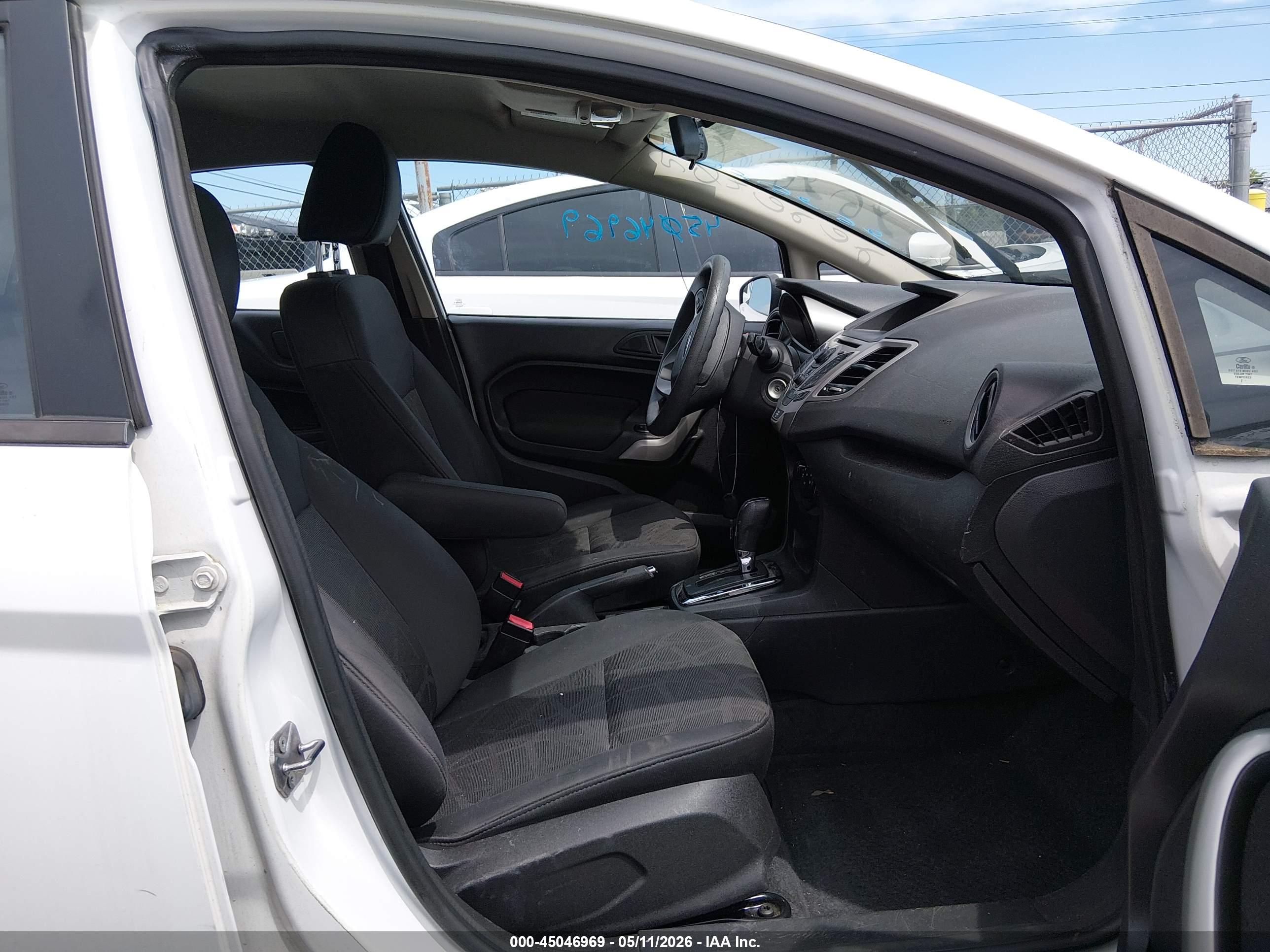 FORD FIESTA image 5