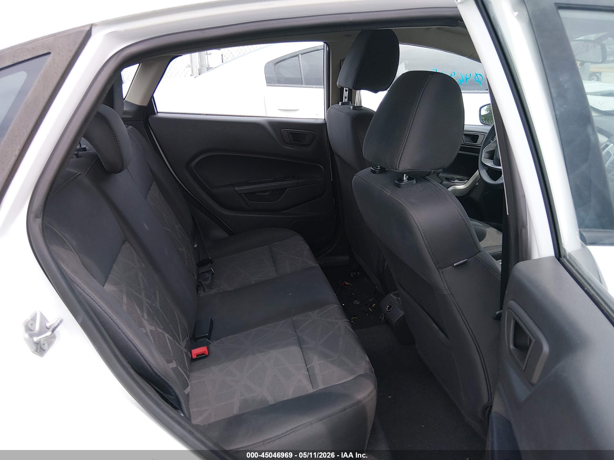 FORD FIESTA image 8