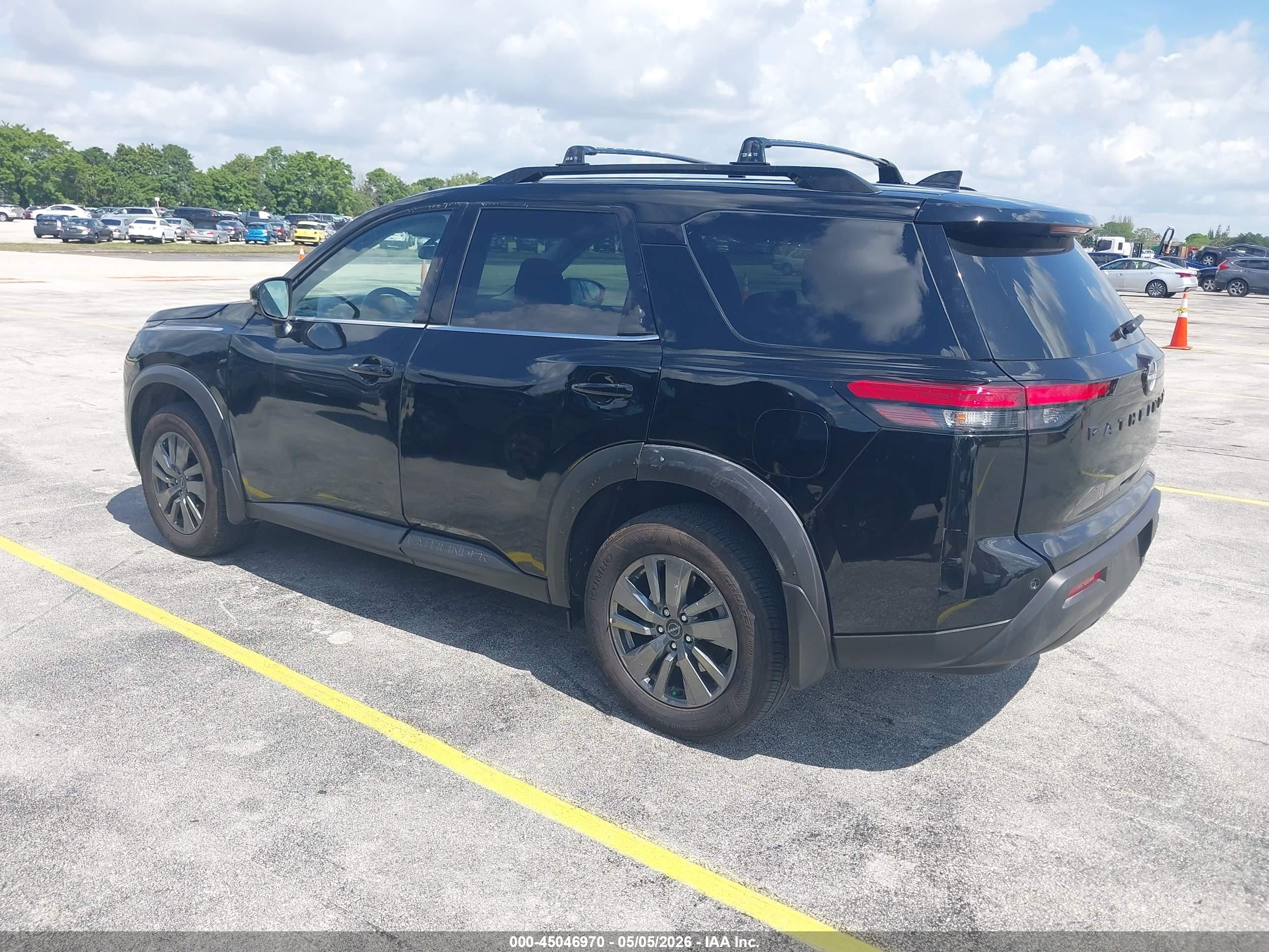 NISSAN PATHFINDER image 3