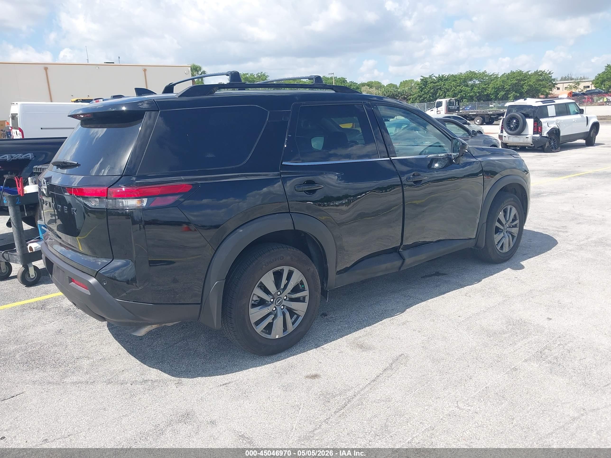 NISSAN PATHFINDER image 4