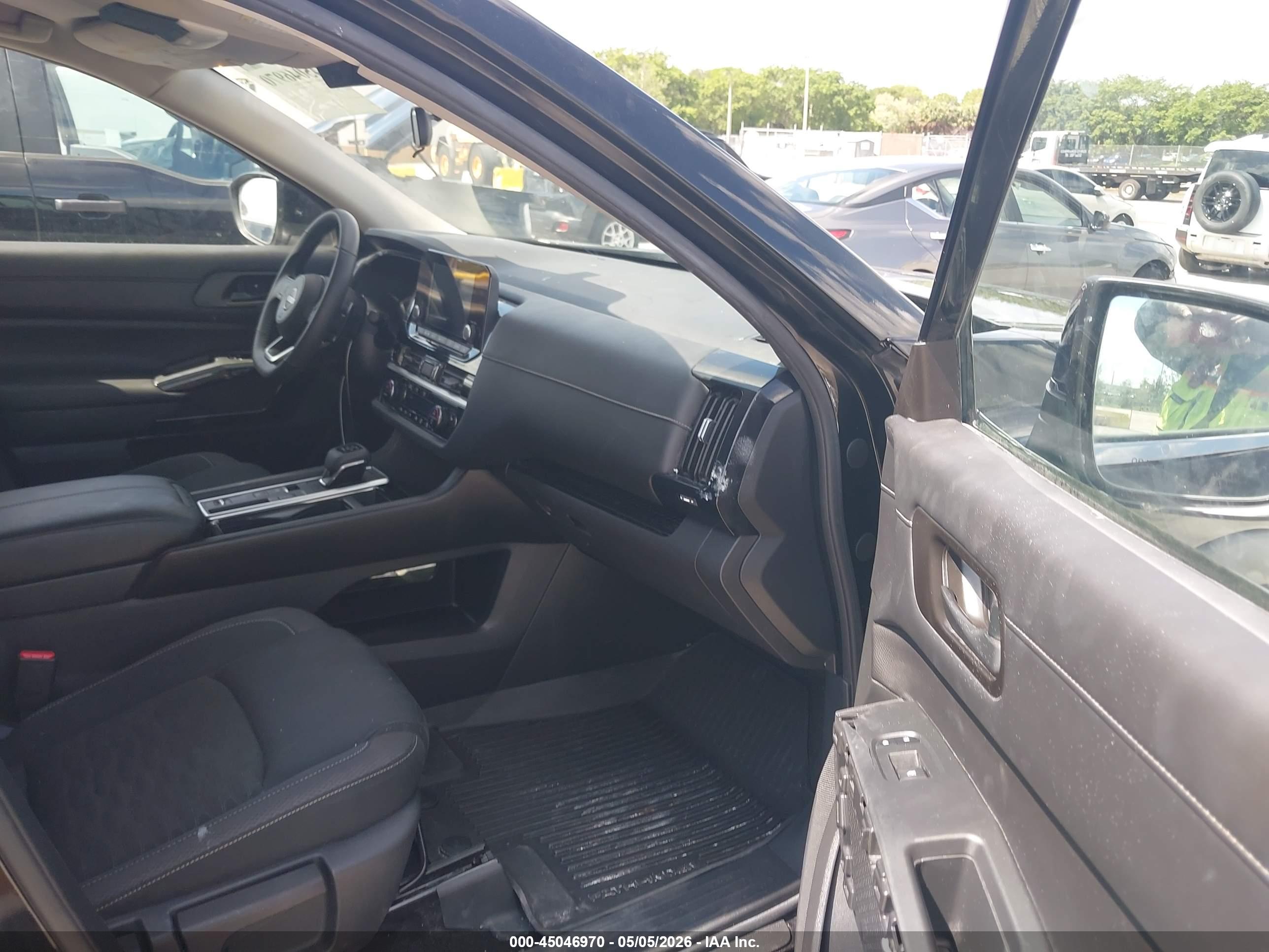 NISSAN PATHFINDER image 5