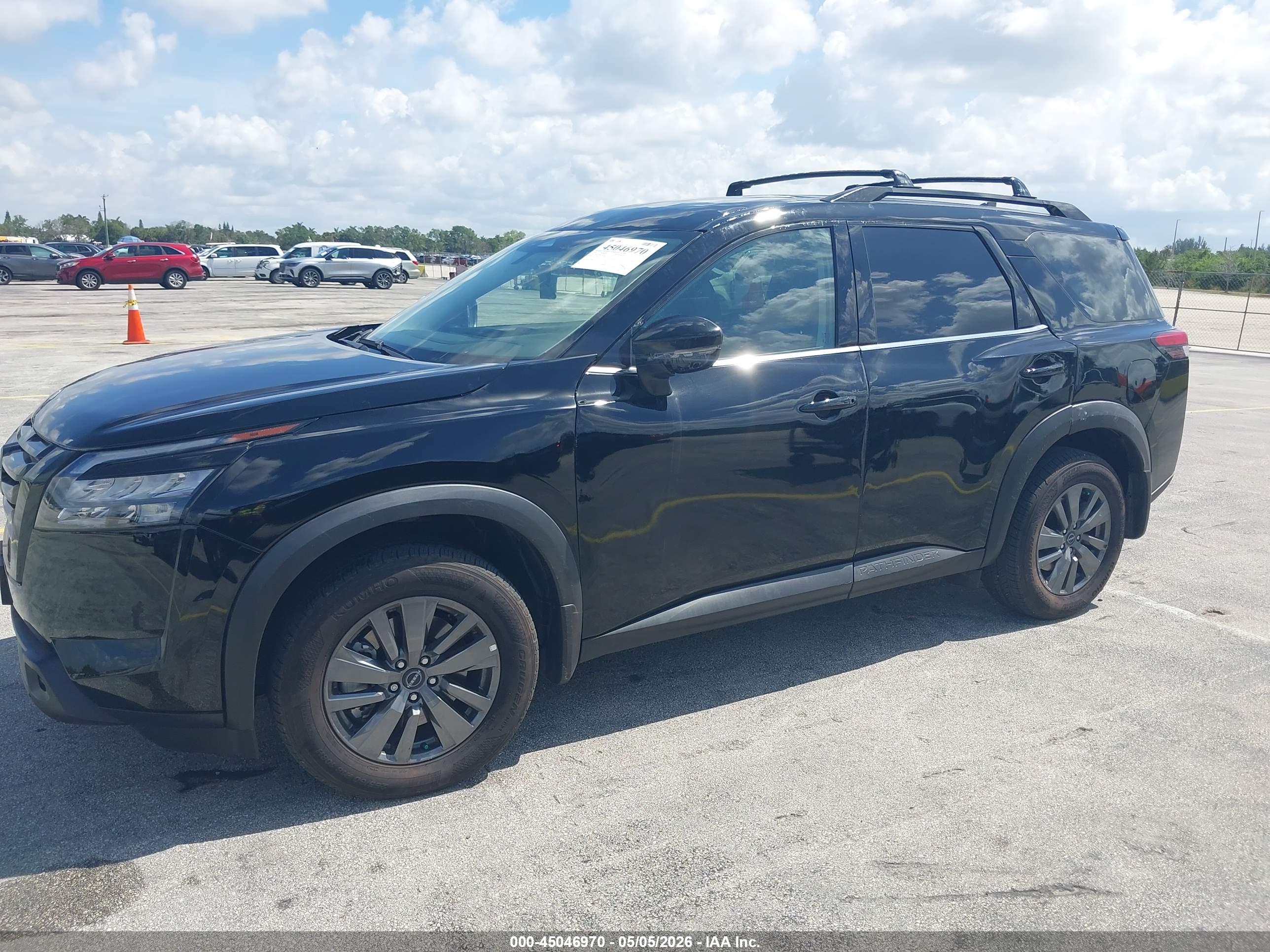NISSAN PATHFINDER image 6
