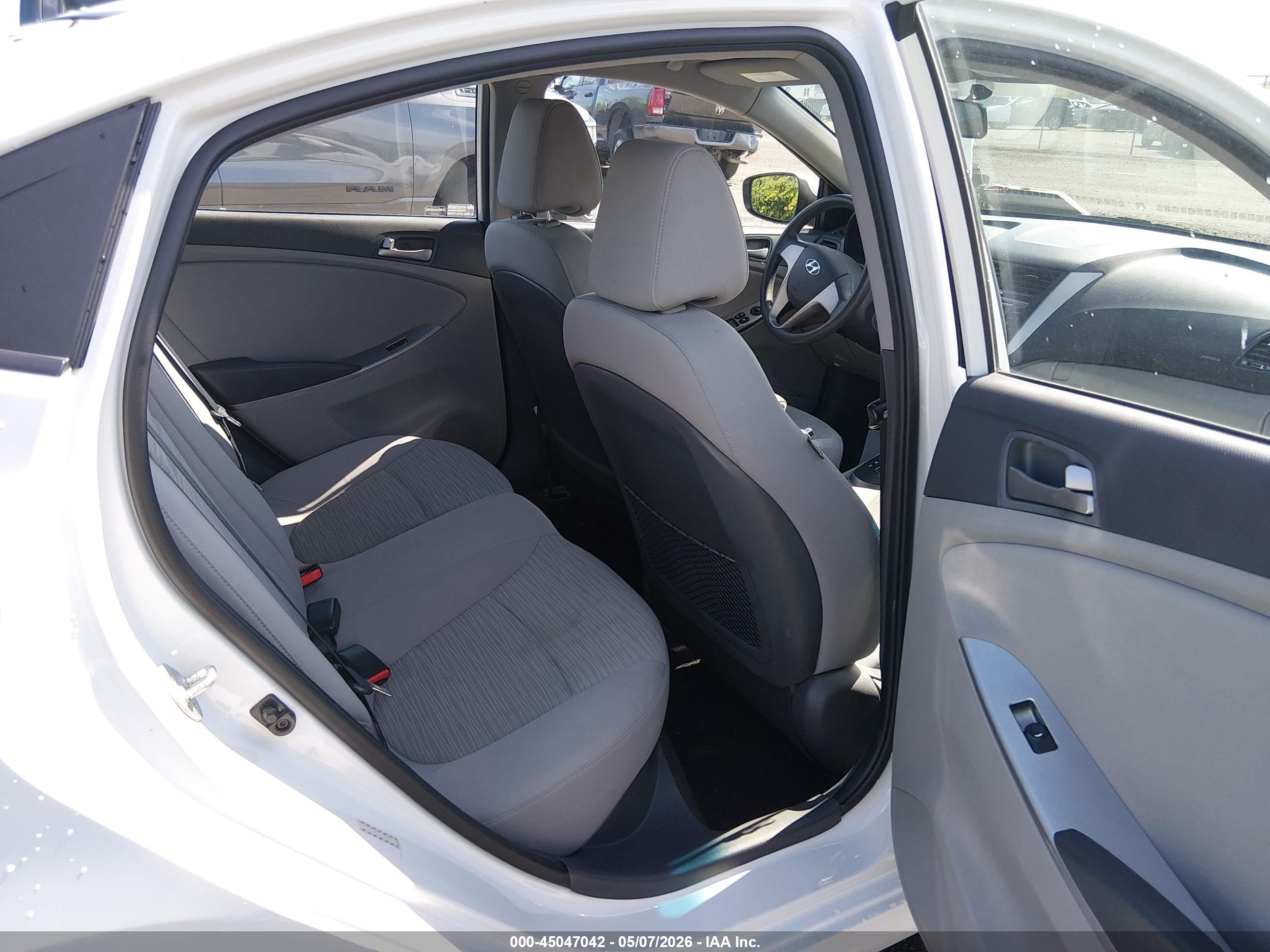 HYUNDAI ACCENT image 8