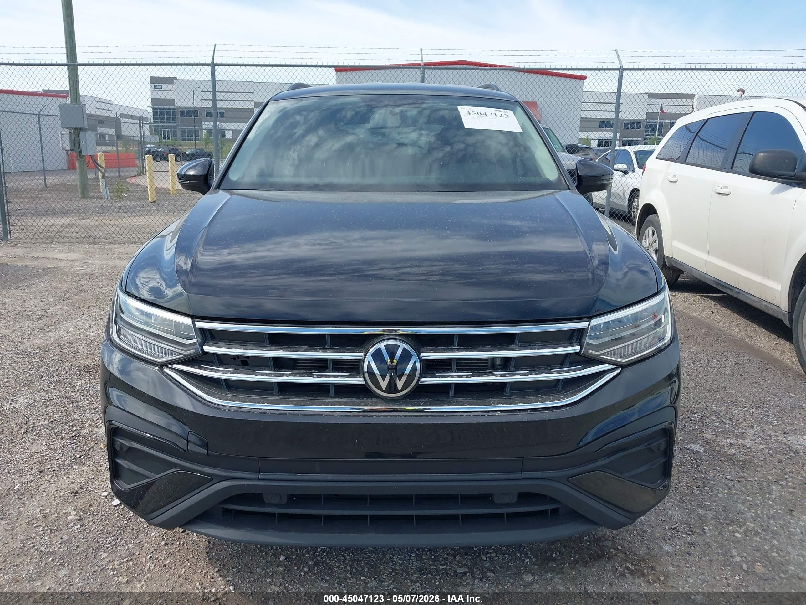 VOLKSWAGEN TIGUAN image 6
