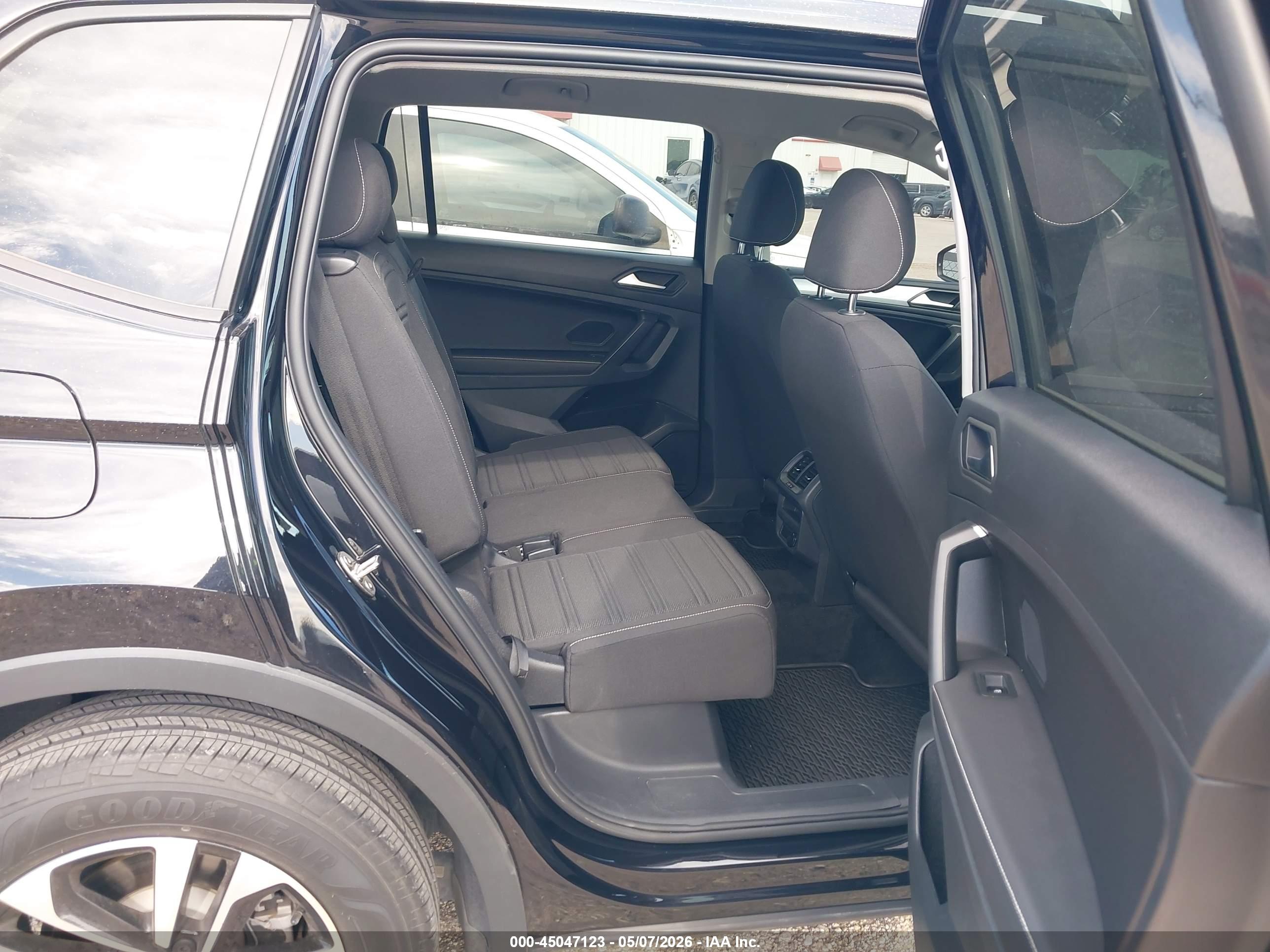 VOLKSWAGEN TIGUAN image 8