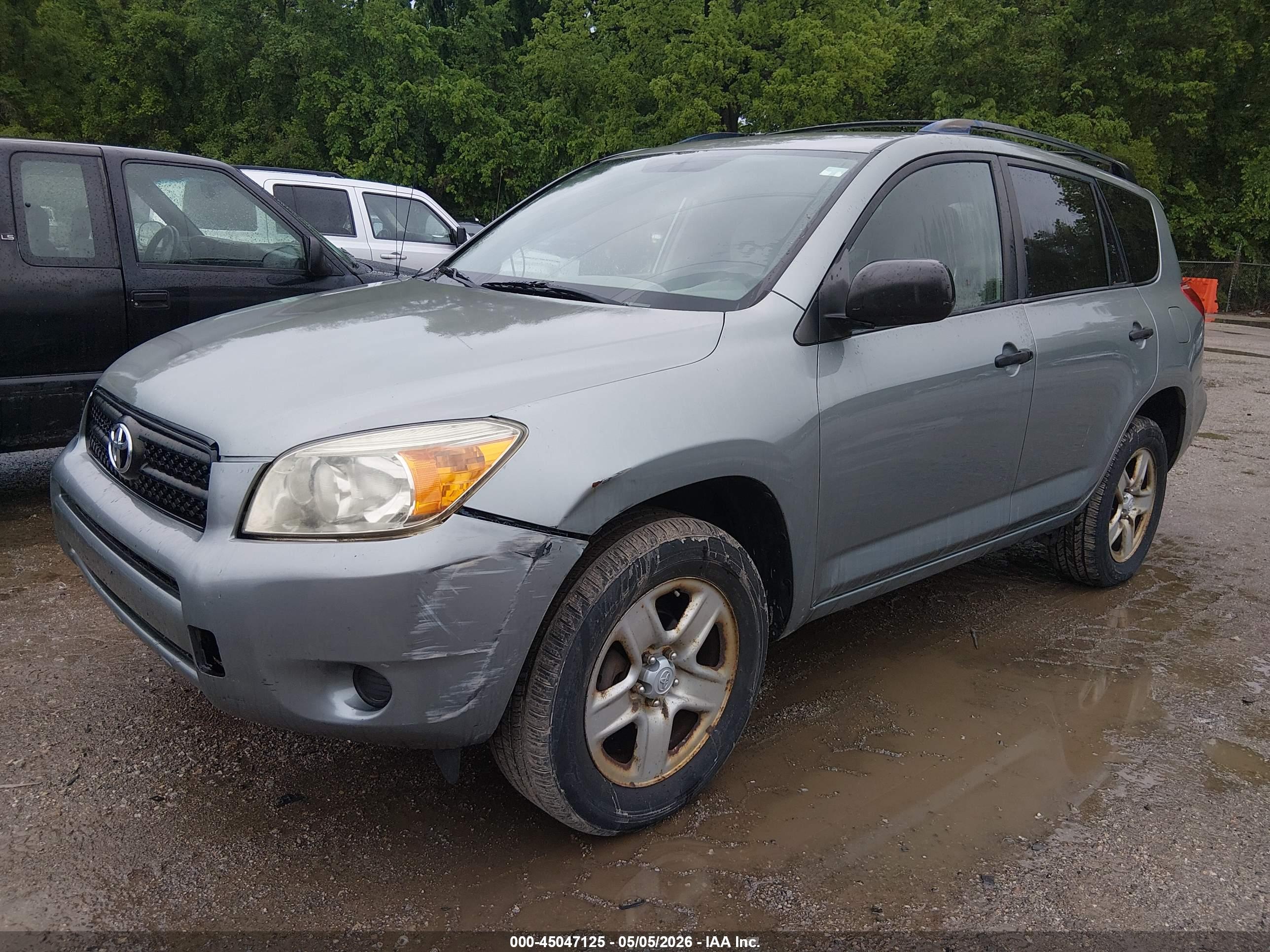 TOYOTA RAV4 image 2