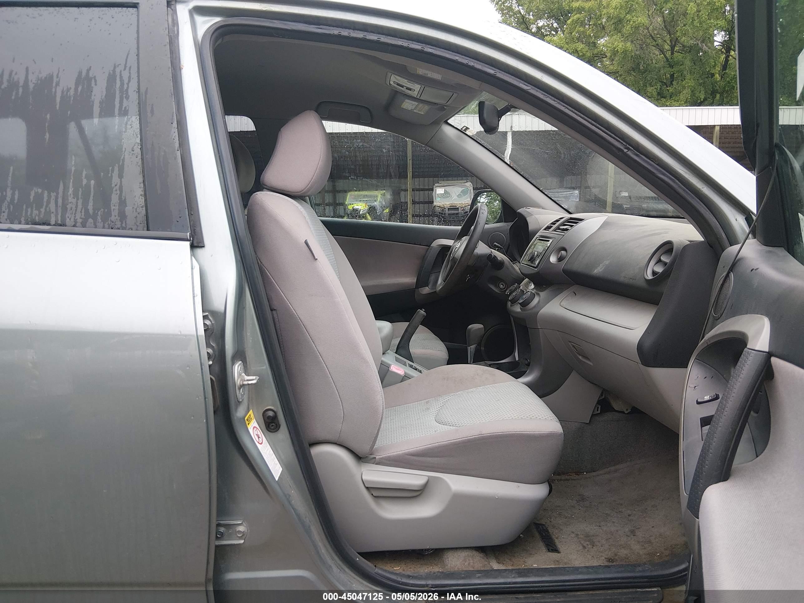 TOYOTA RAV4 image 5