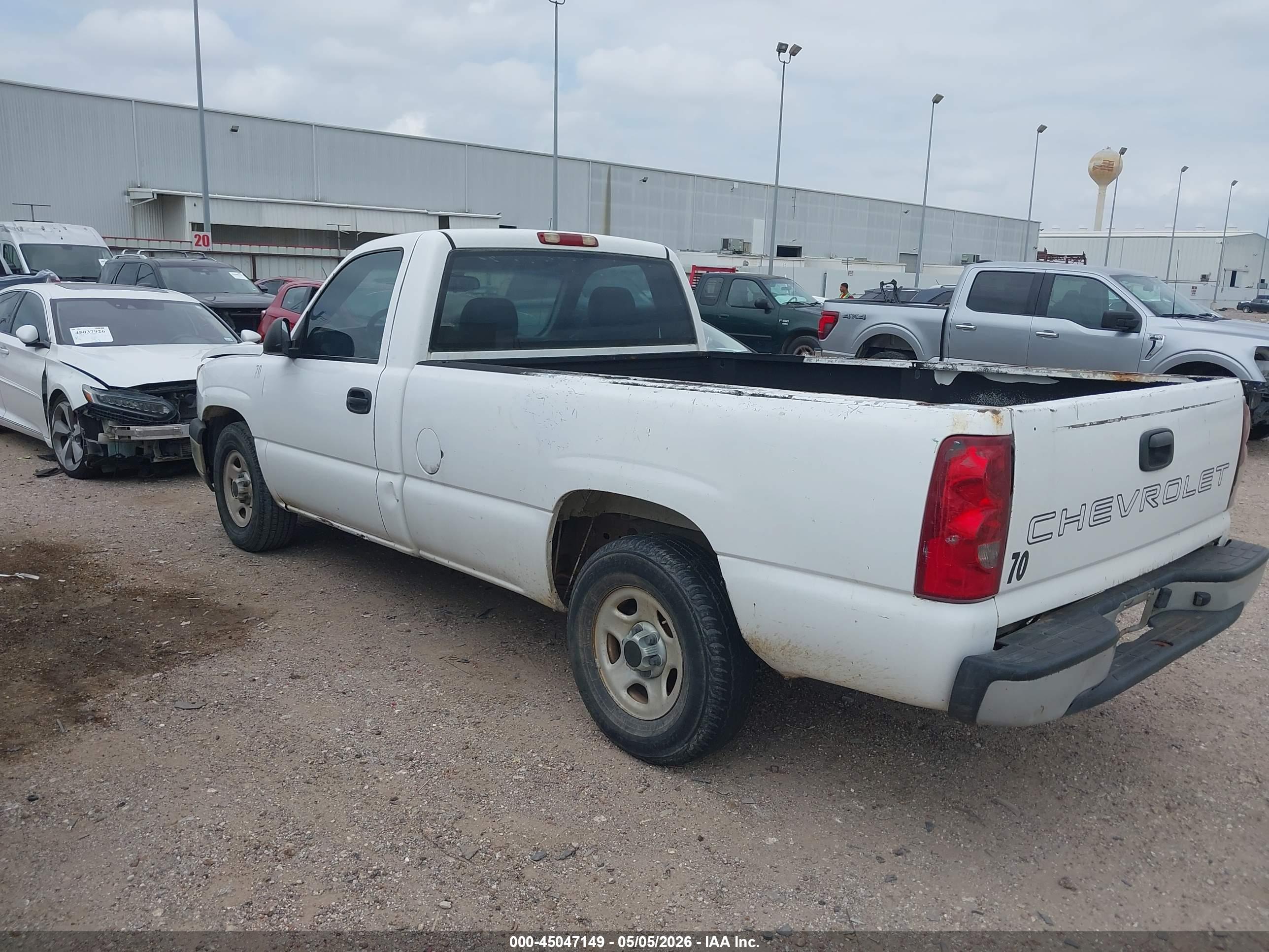 CHEVROLET SILVERADO image 3