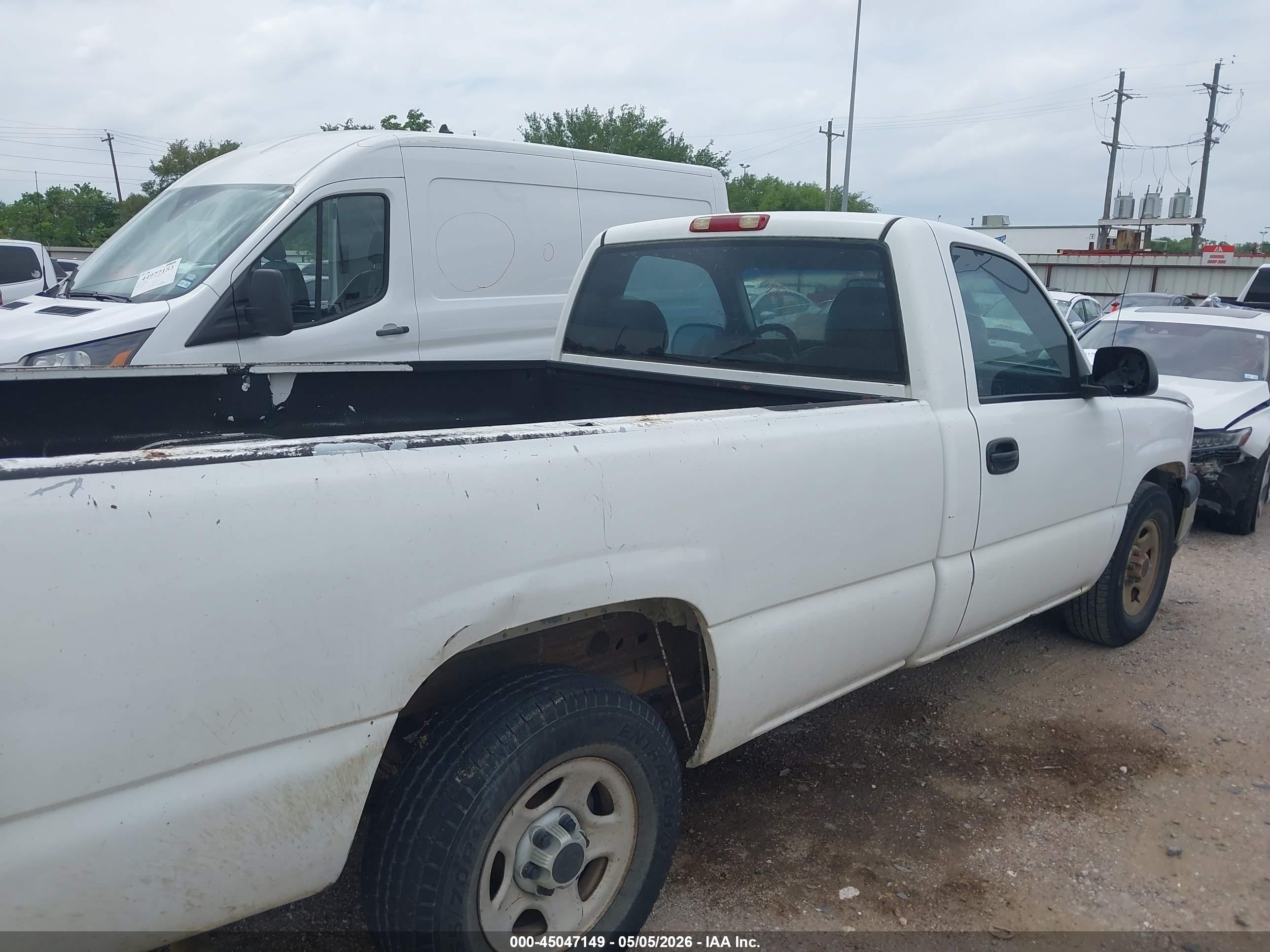 CHEVROLET SILVERADO image 6