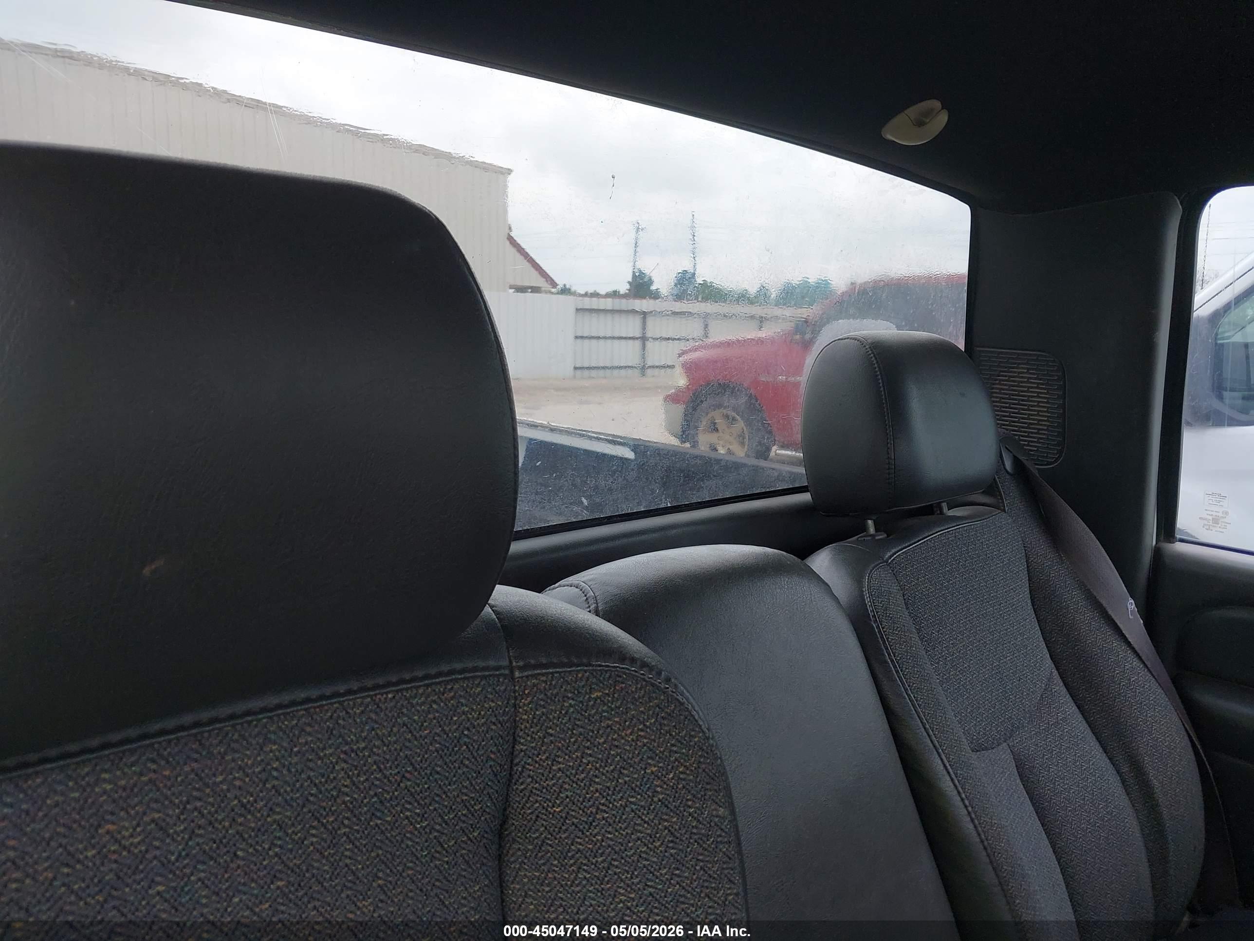 CHEVROLET SILVERADO image 8