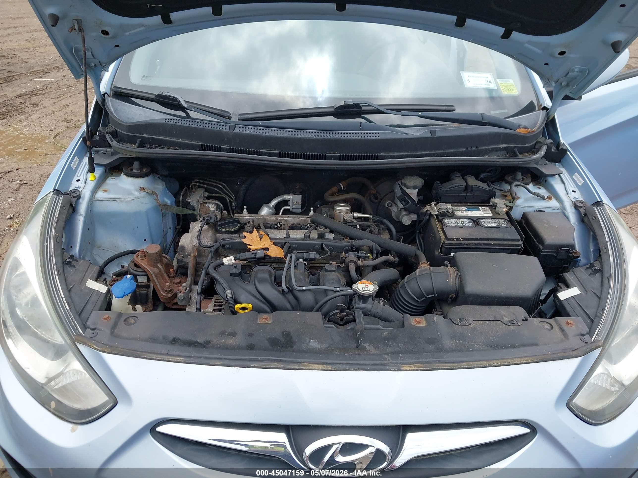 HYUNDAI ACCENT image 10