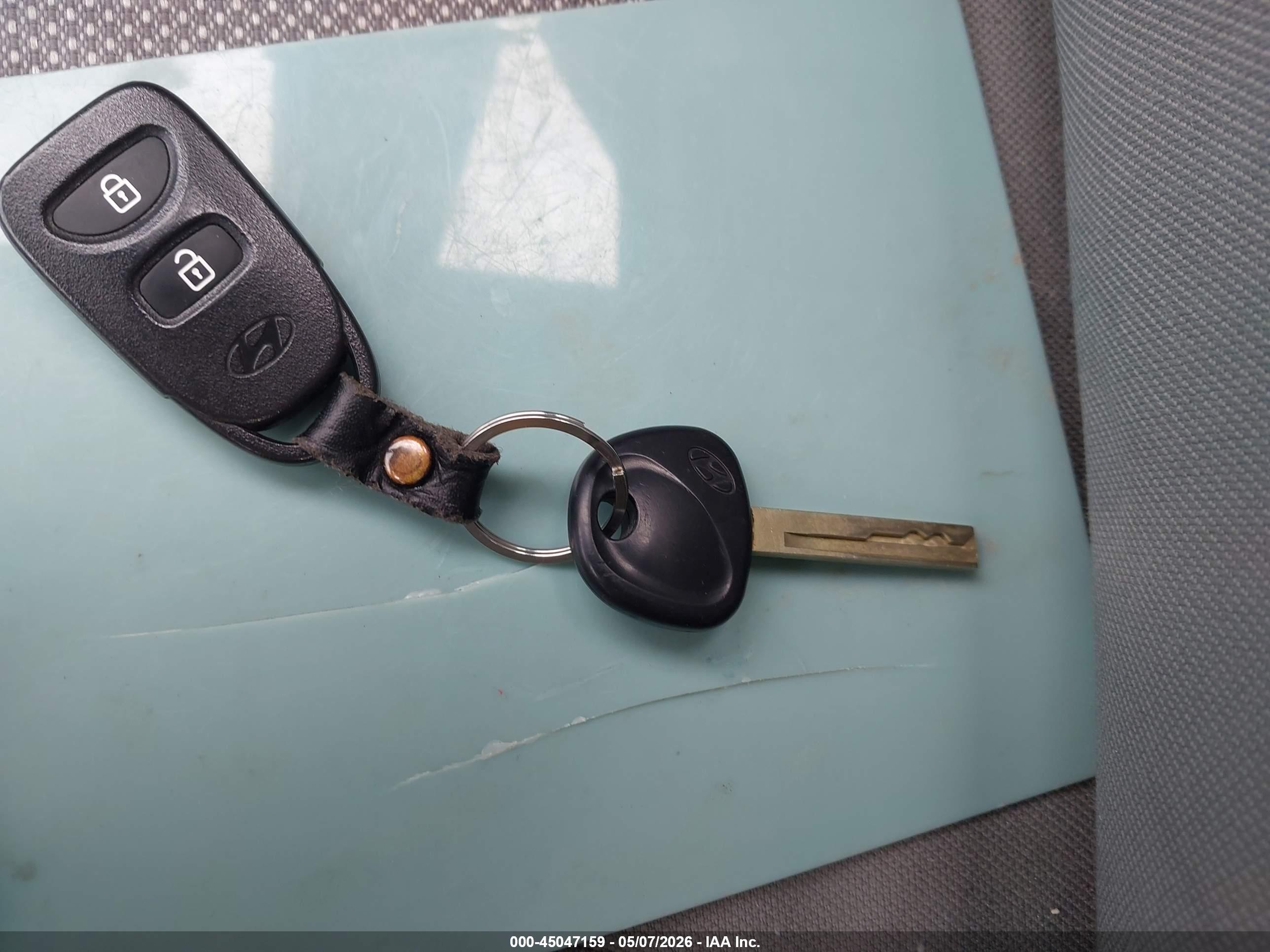 HYUNDAI ACCENT image 11
