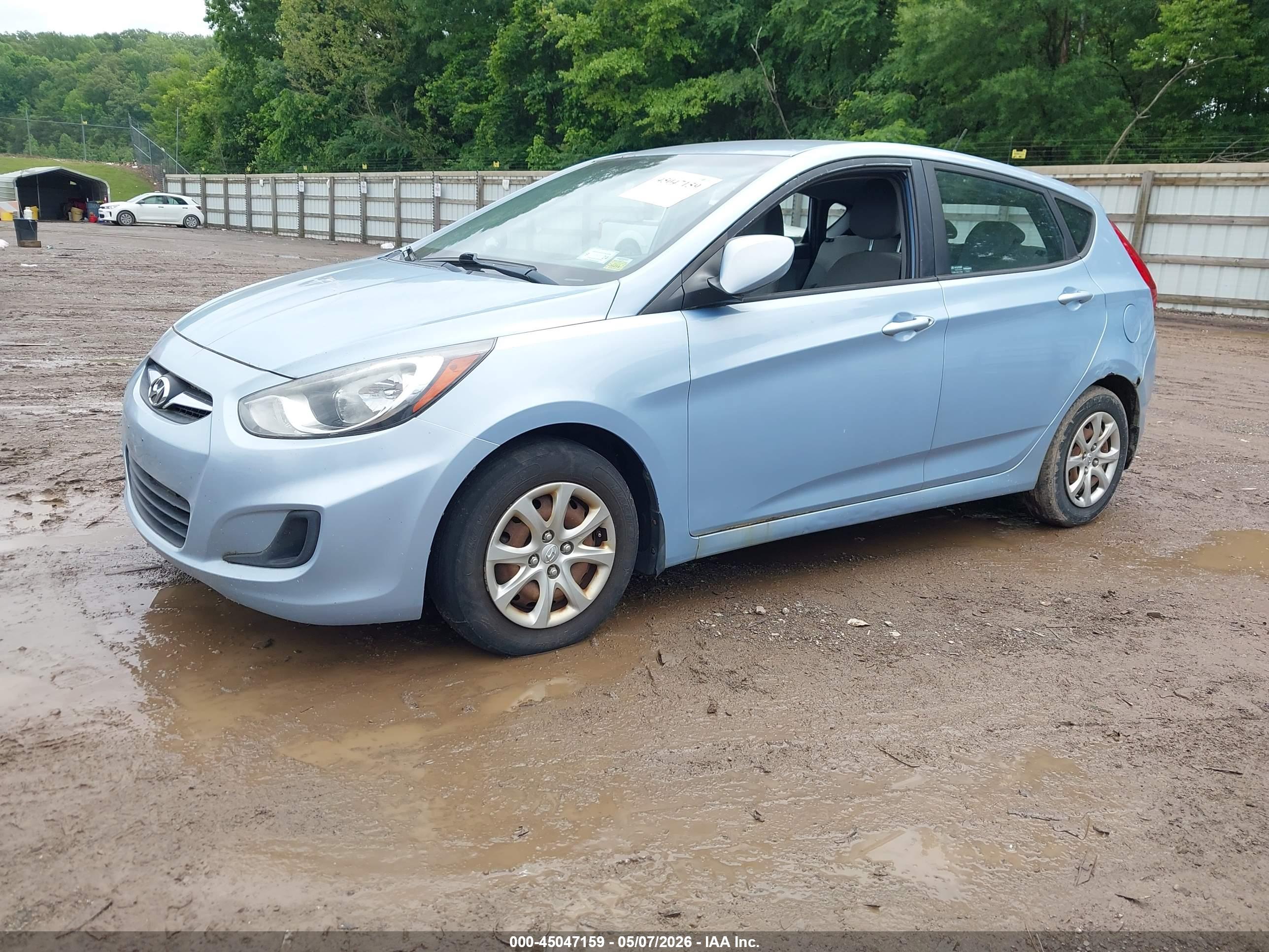 HYUNDAI ACCENT image 2