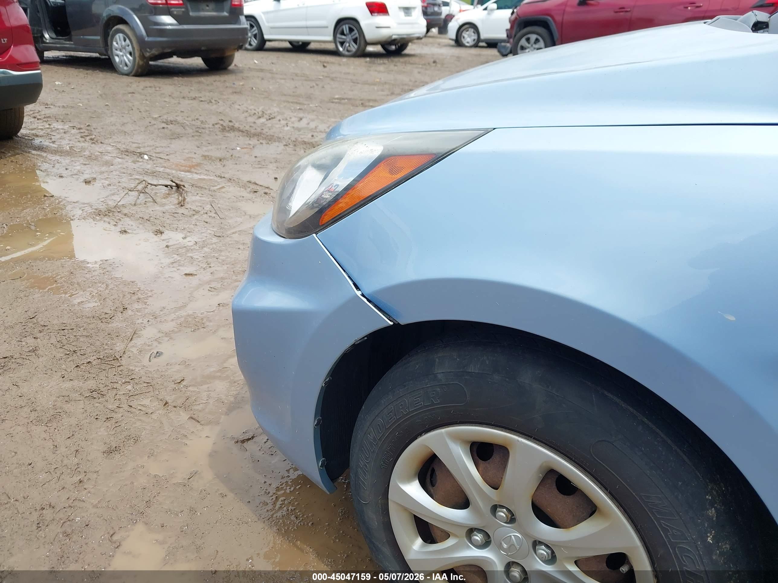 HYUNDAI ACCENT image 6