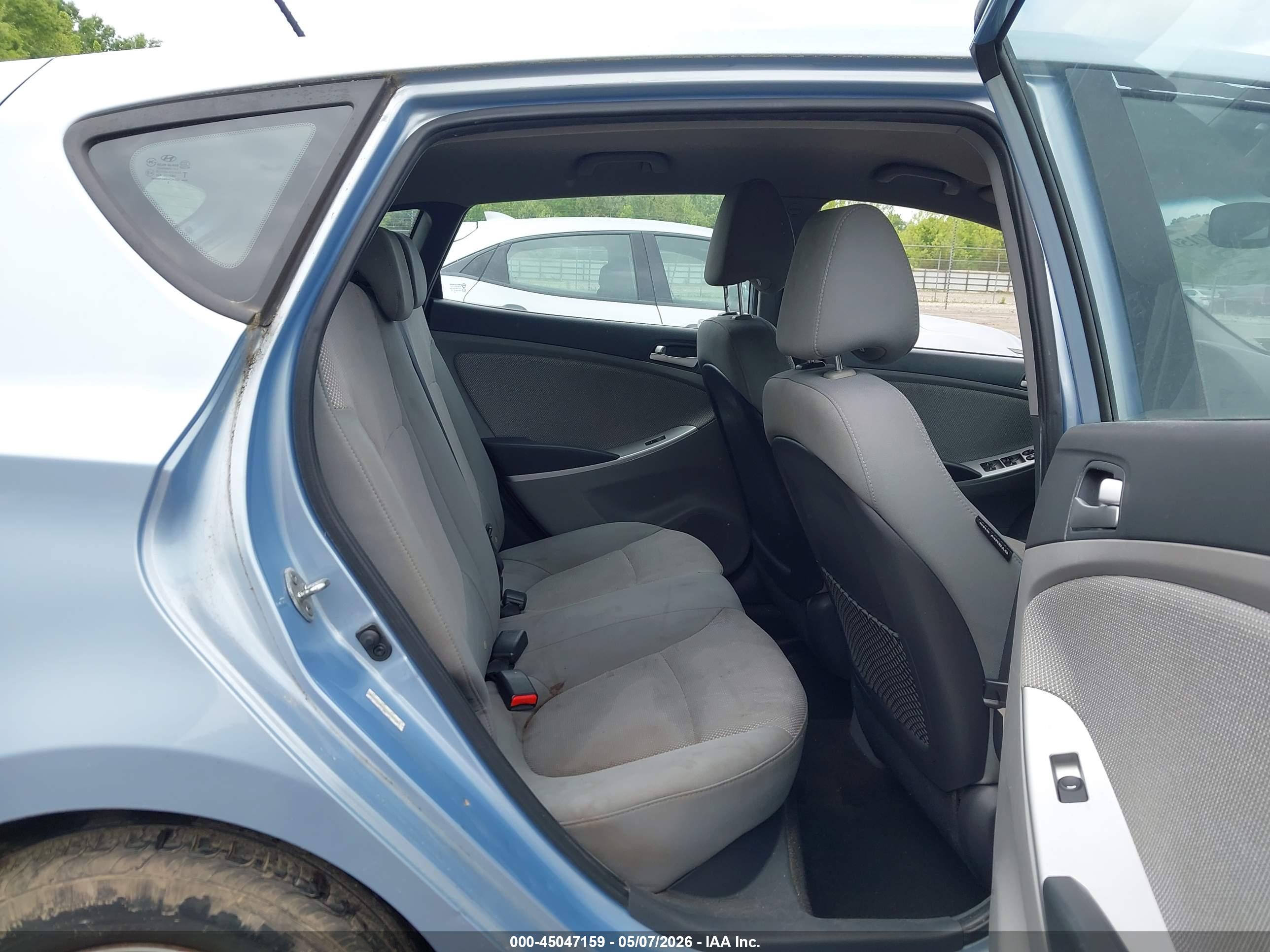 HYUNDAI ACCENT image 8