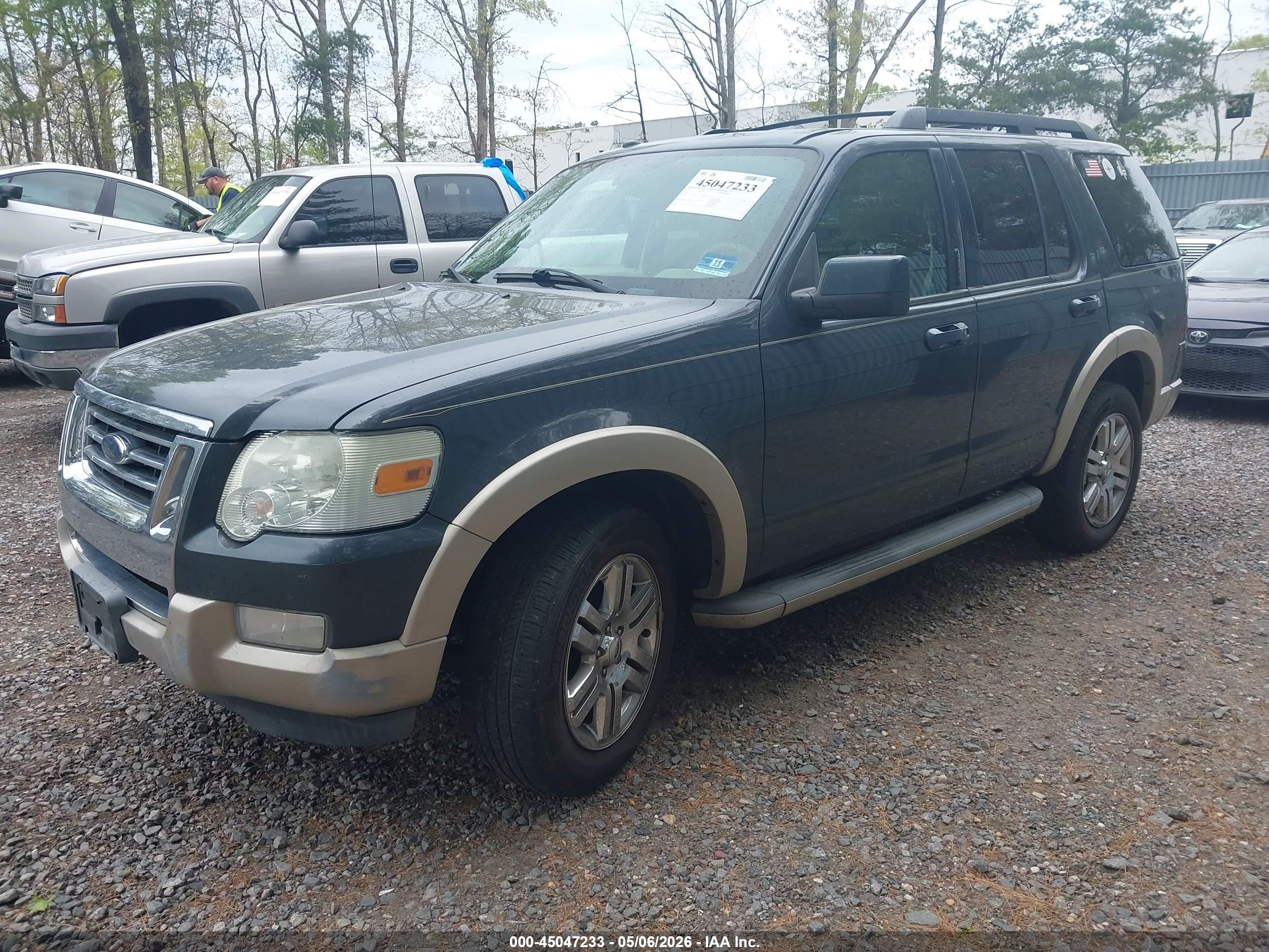 FORD EXPLORER image 2