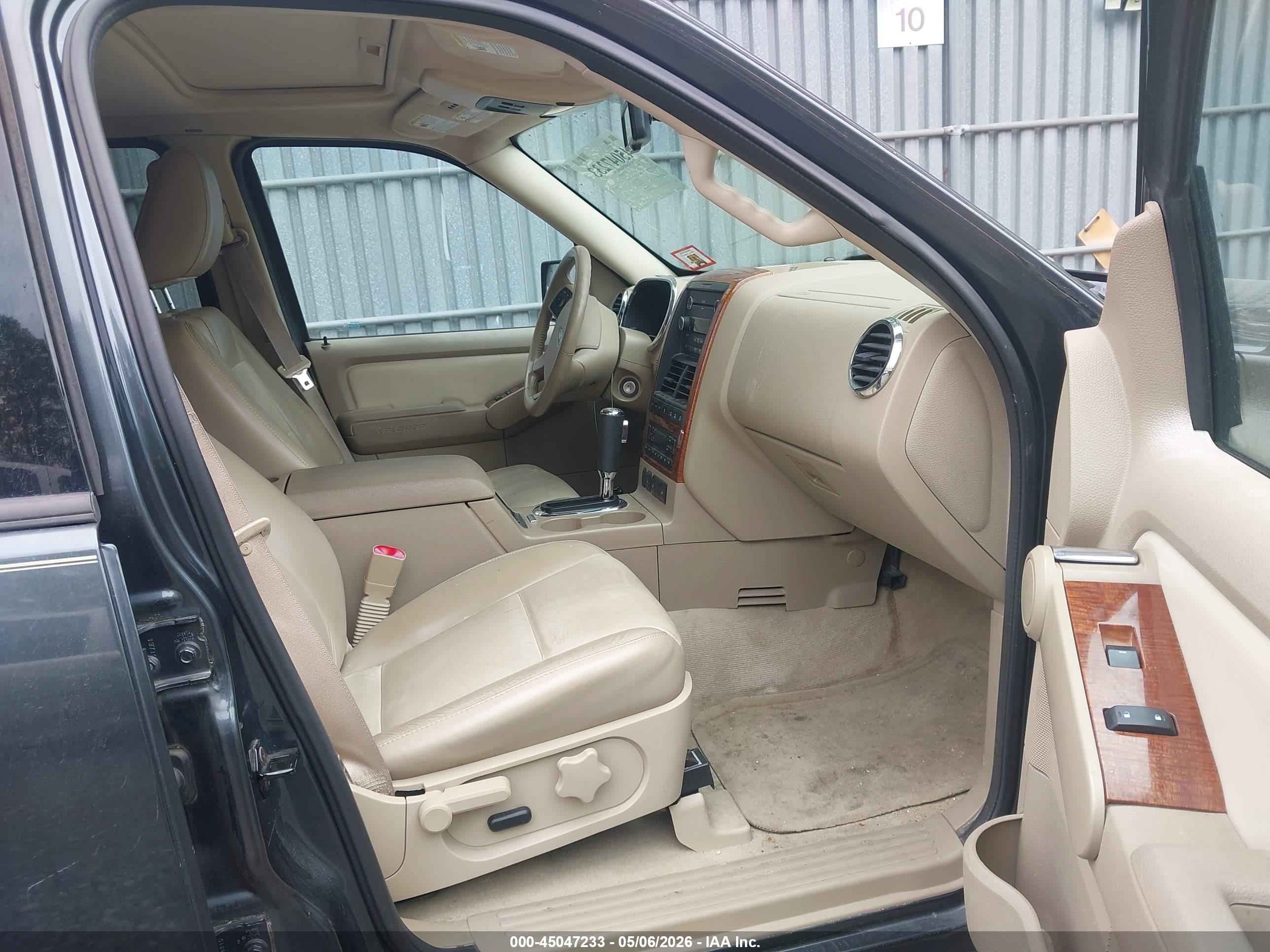 FORD EXPLORER image 5