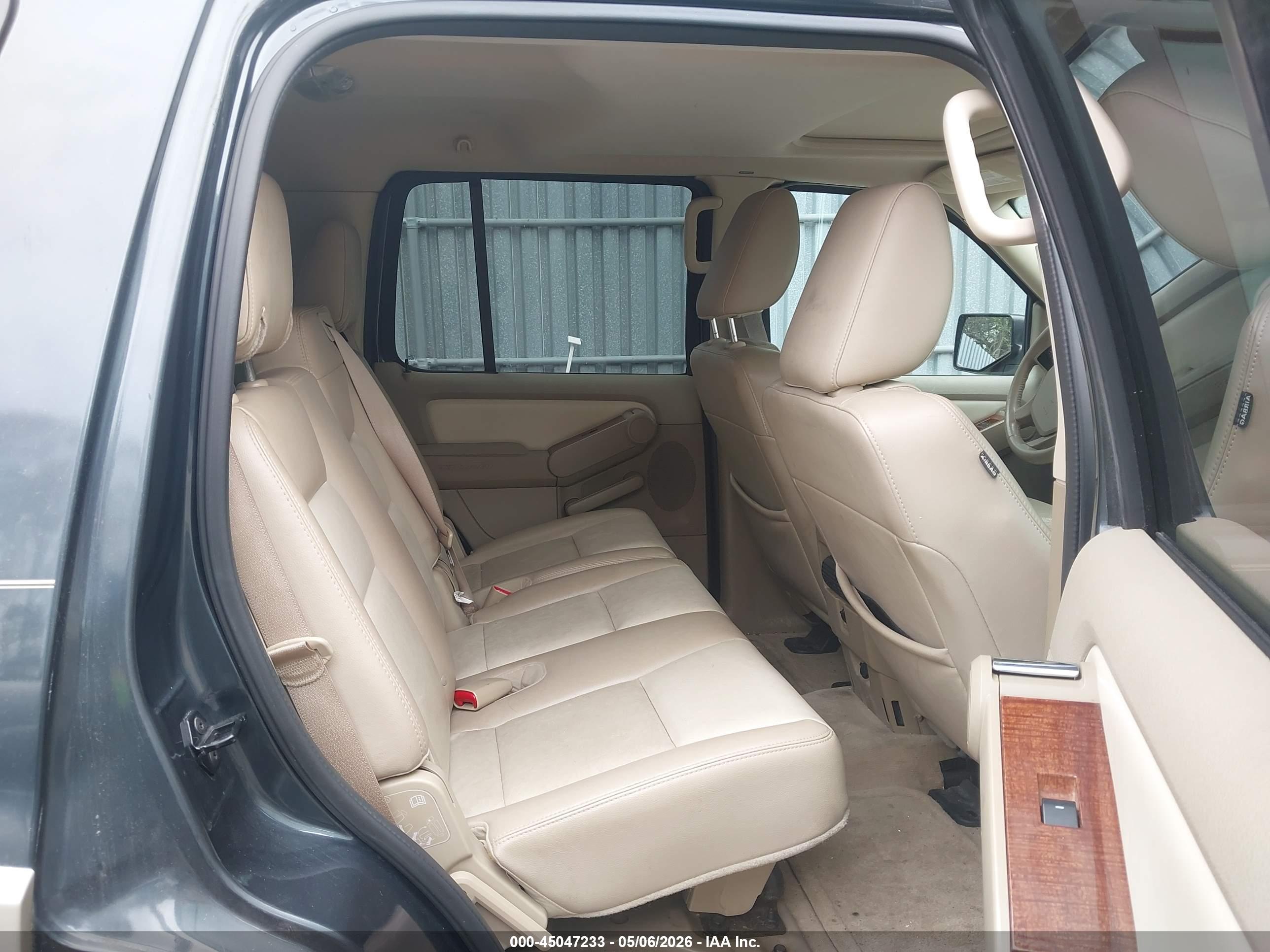 FORD EXPLORER image 8