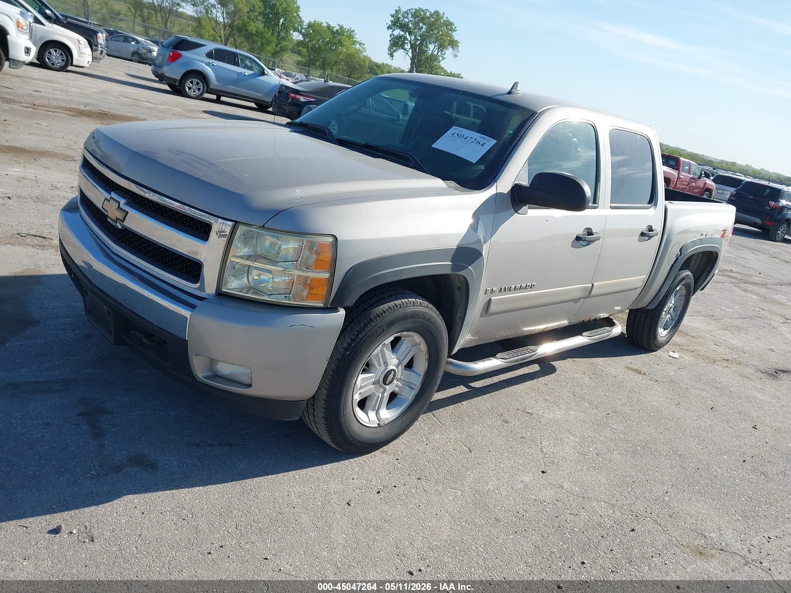 CHEVROLET SILVERADO image 2
