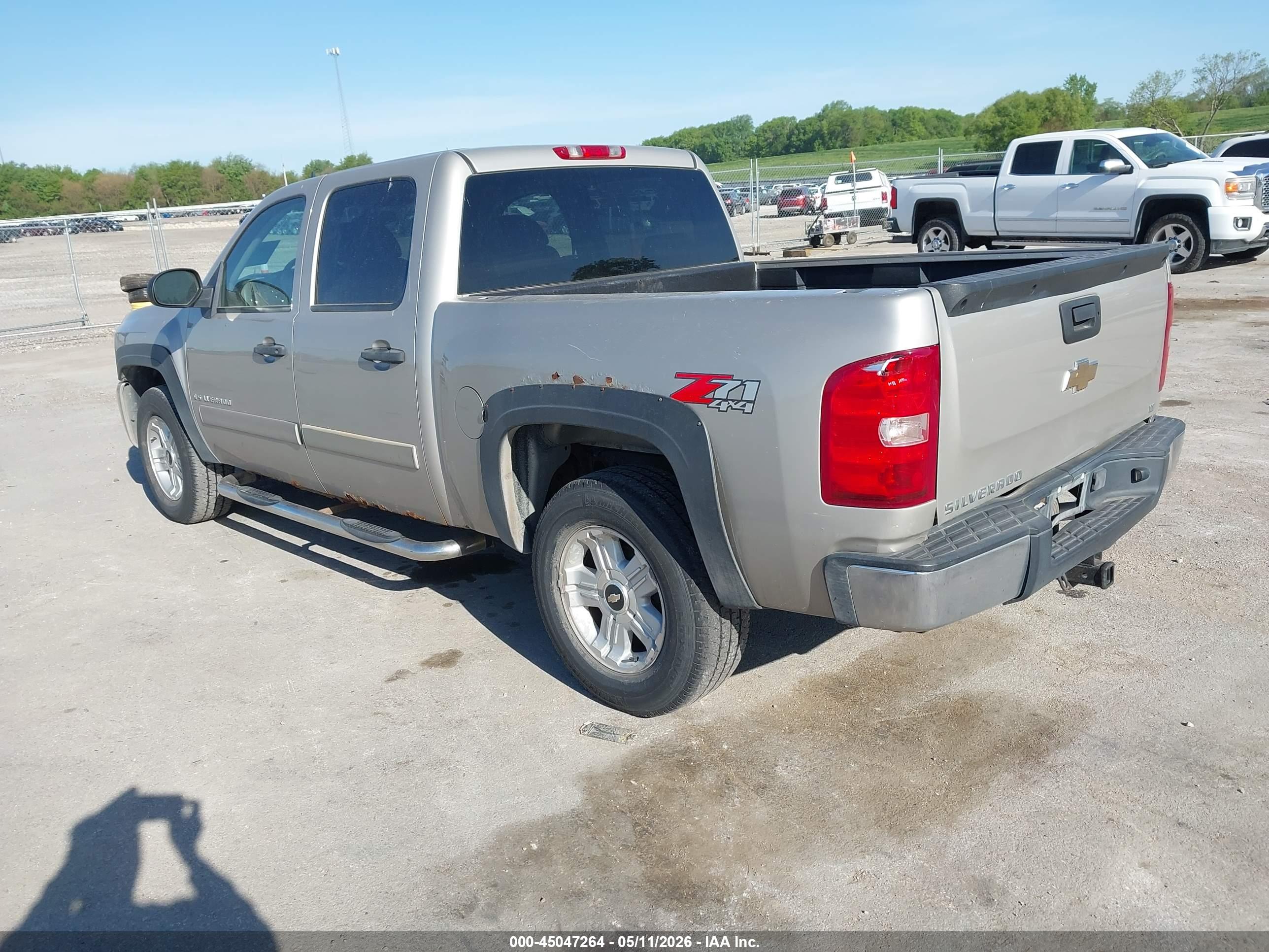 CHEVROLET SILVERADO image 3