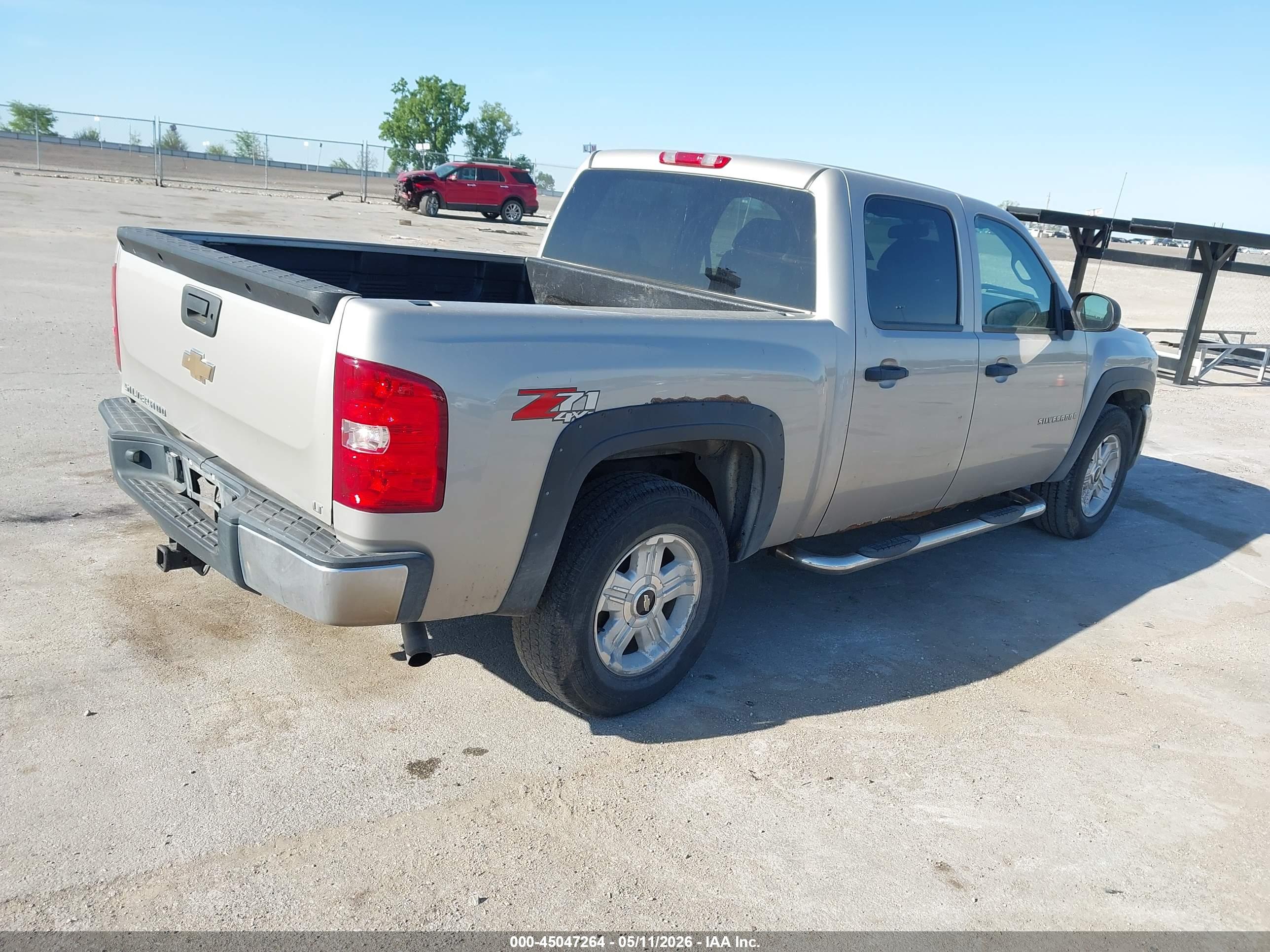 CHEVROLET SILVERADO image 4