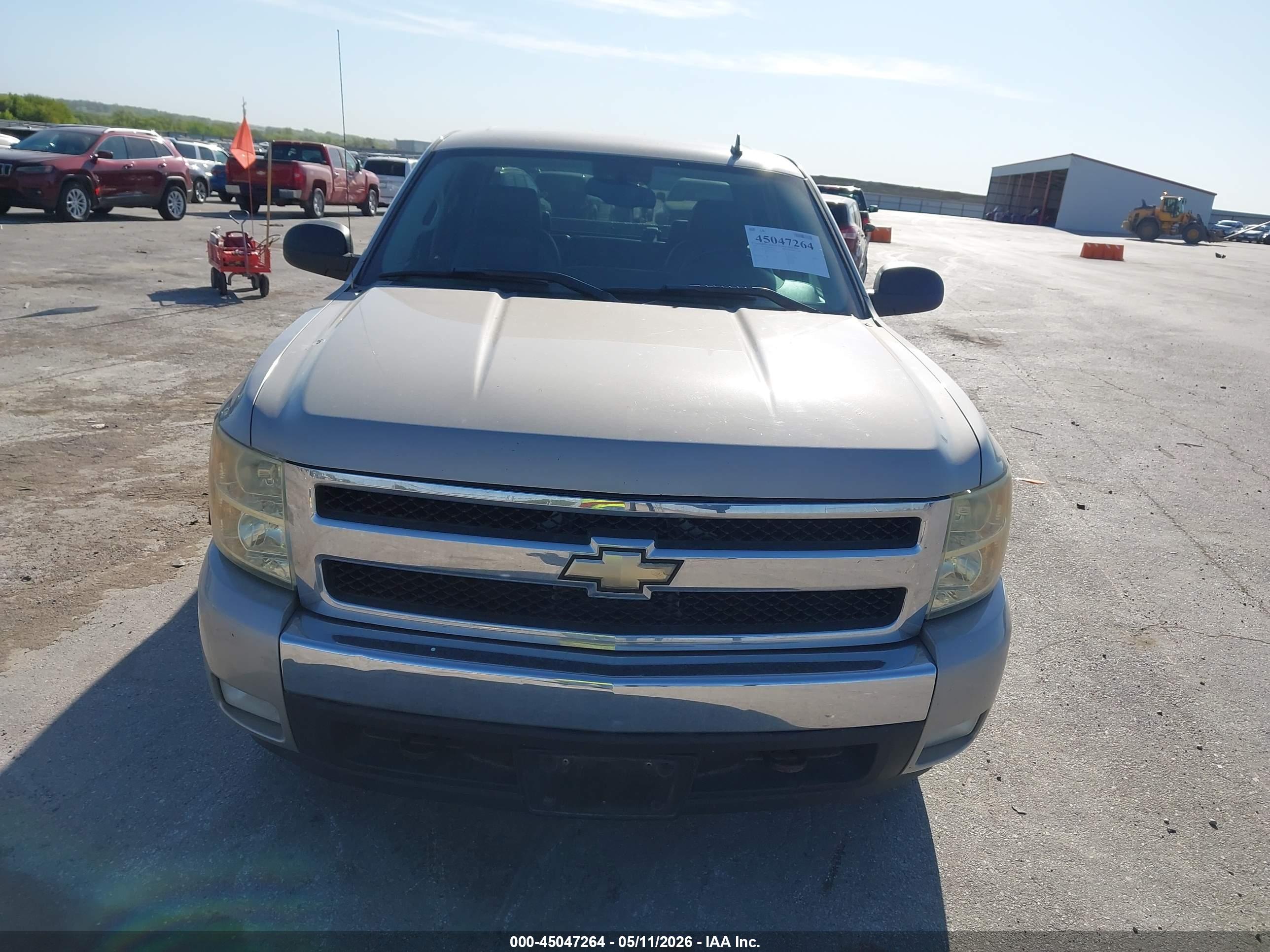 CHEVROLET SILVERADO image 6