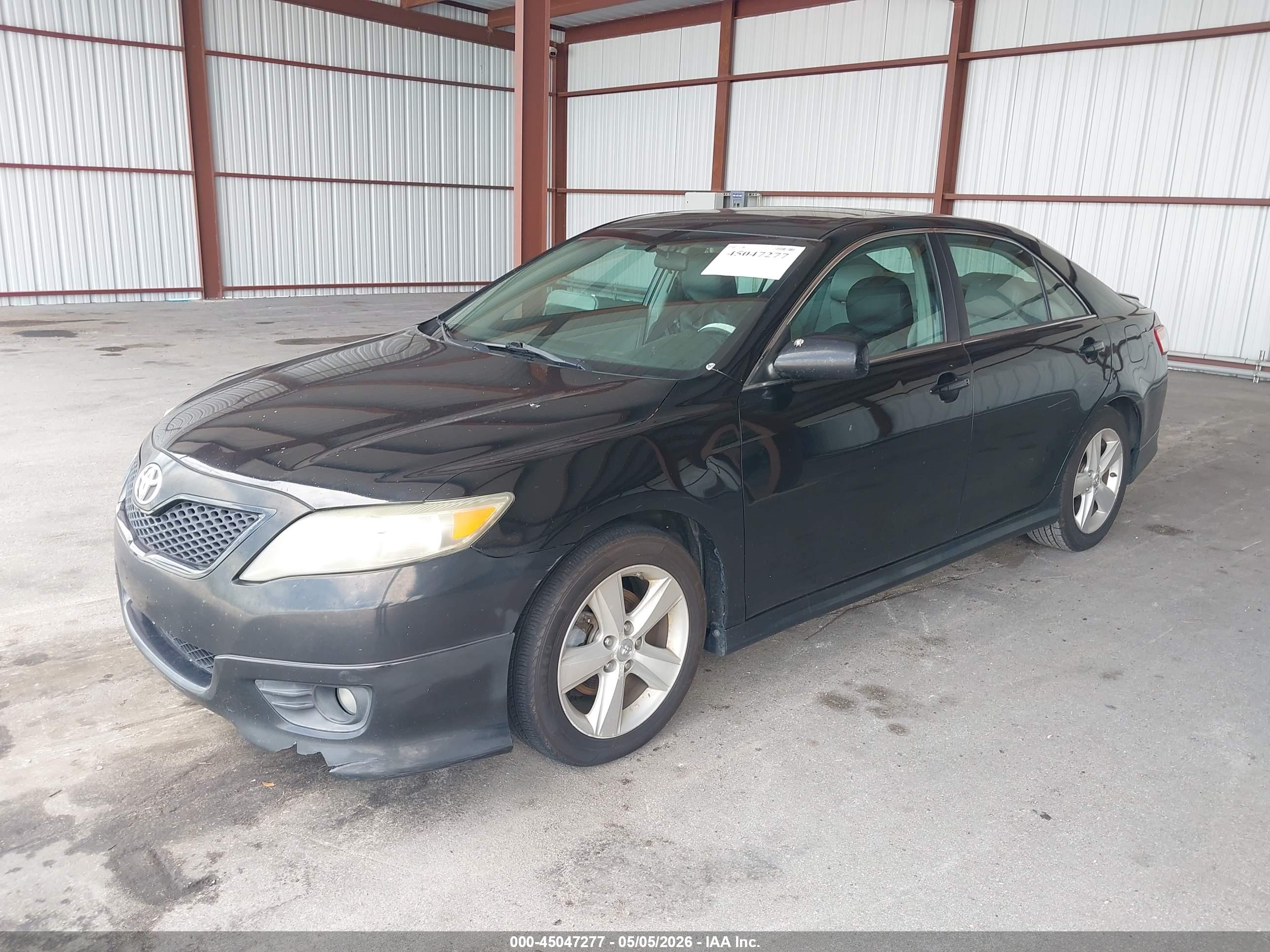TOYOTA CAMRY image 2
