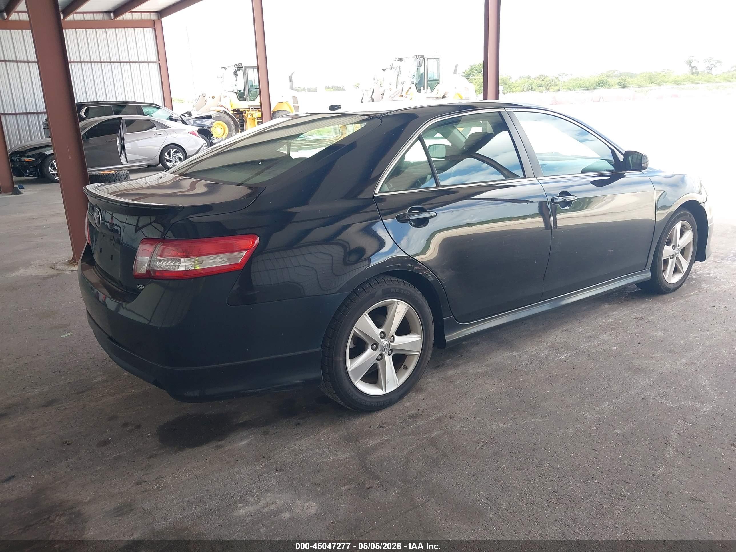 TOYOTA CAMRY image 4