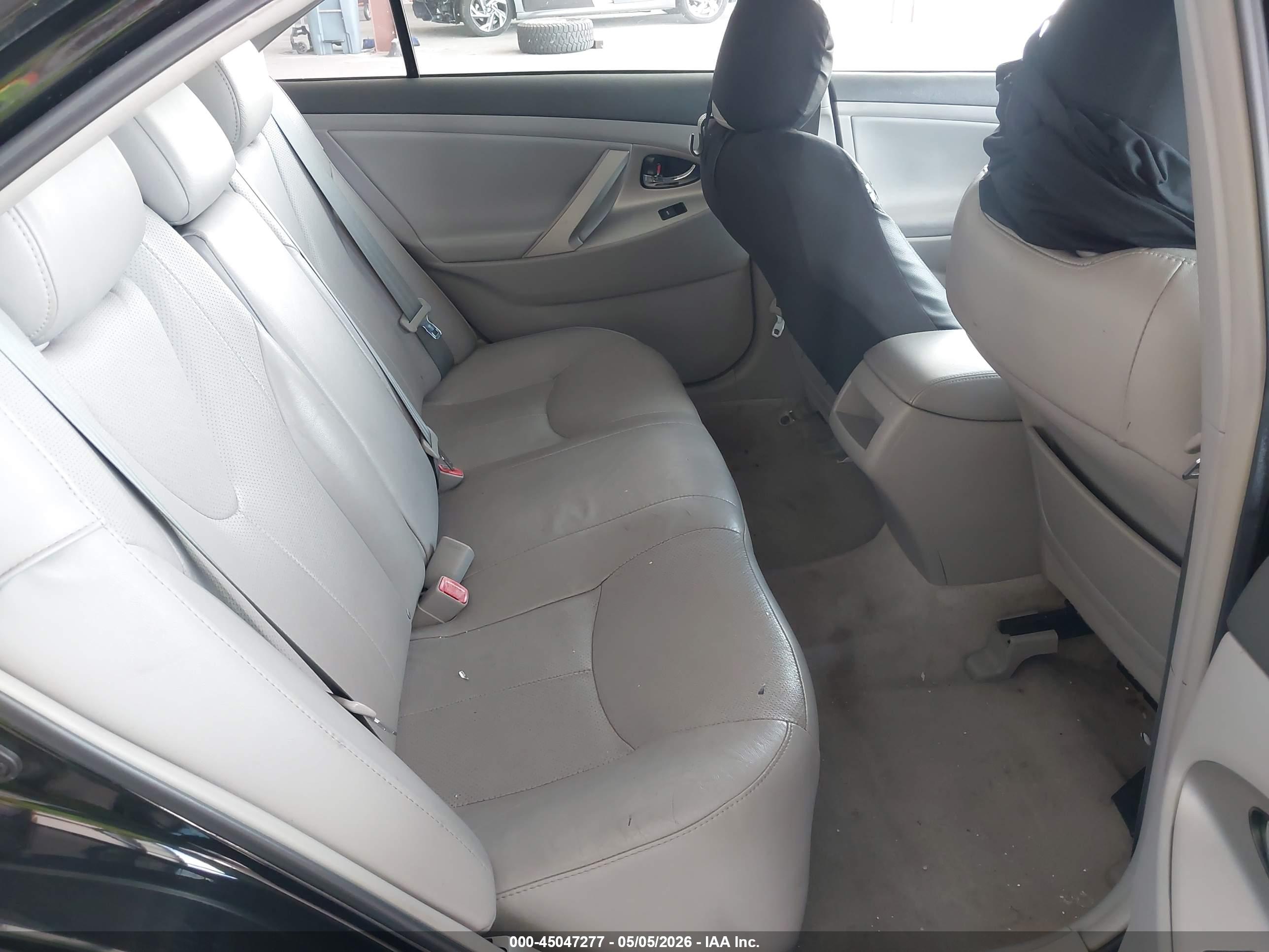 TOYOTA CAMRY image 8
