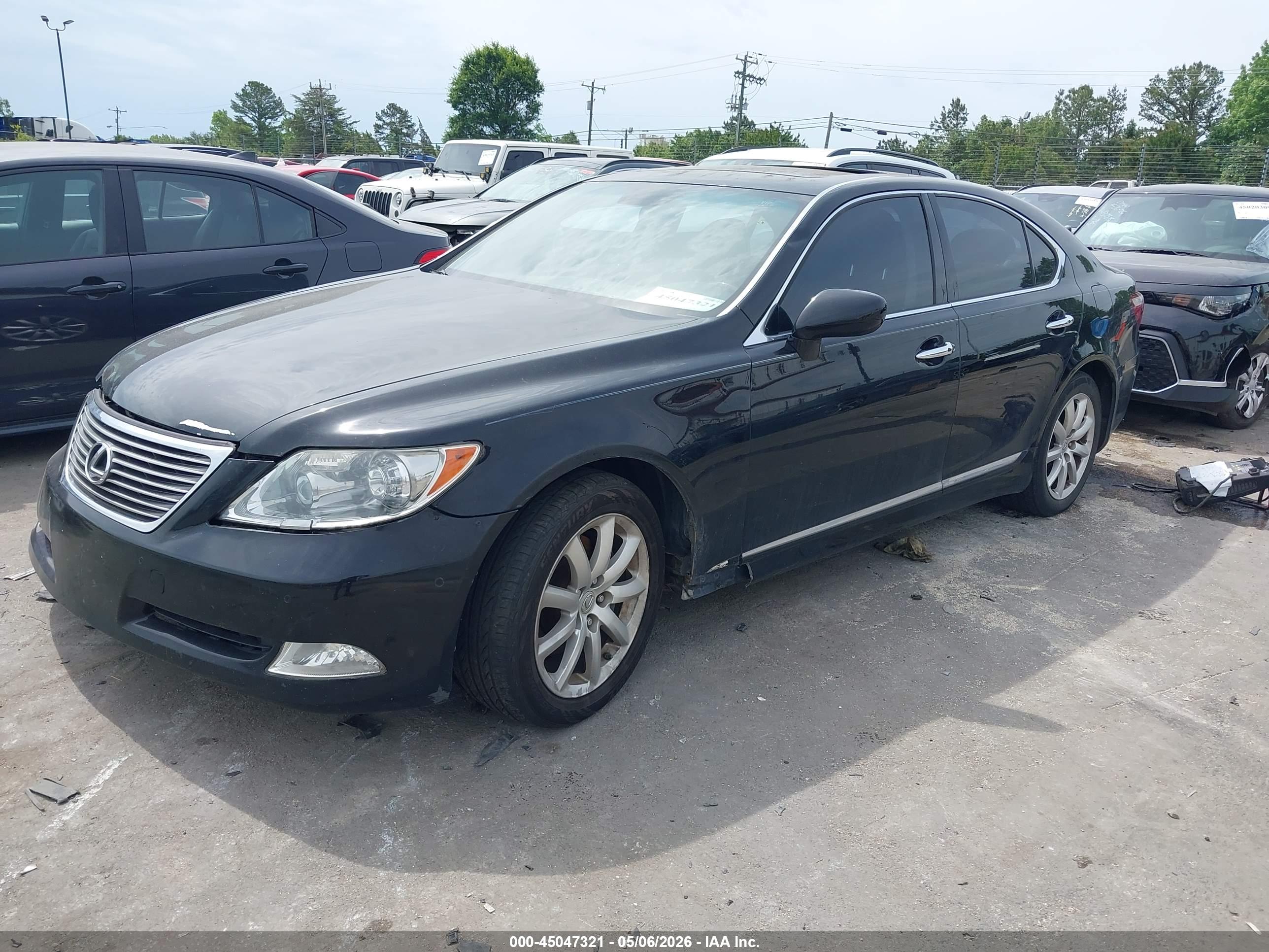LEXUS LS image 2