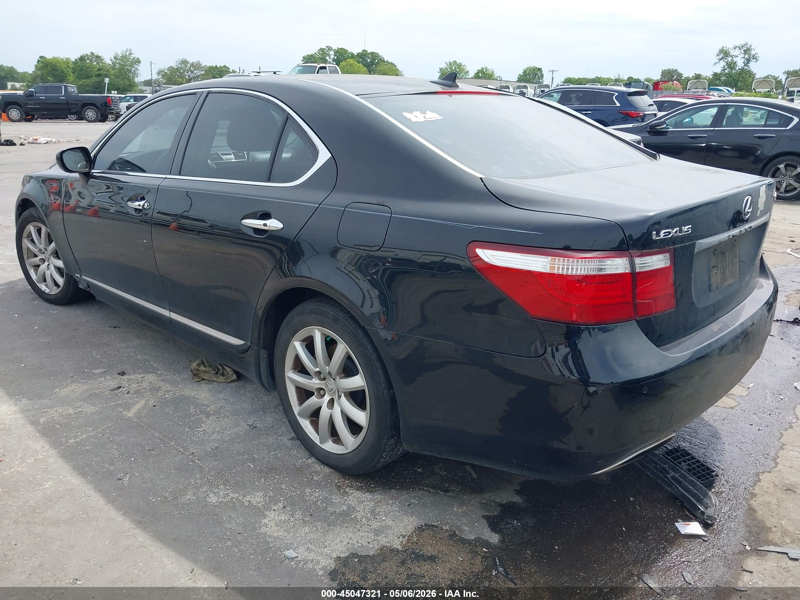 LEXUS LS image 3