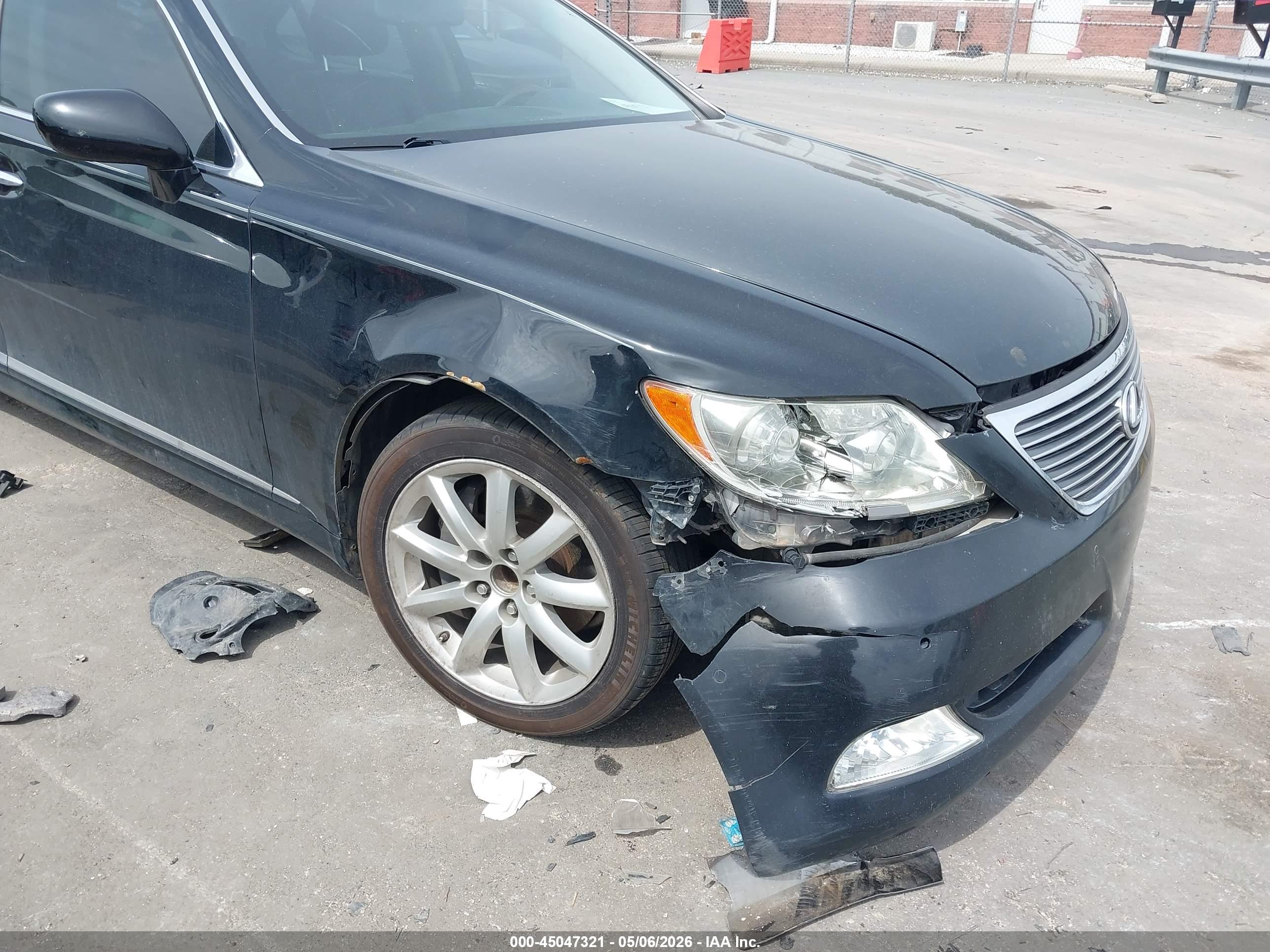 LEXUS LS image 6