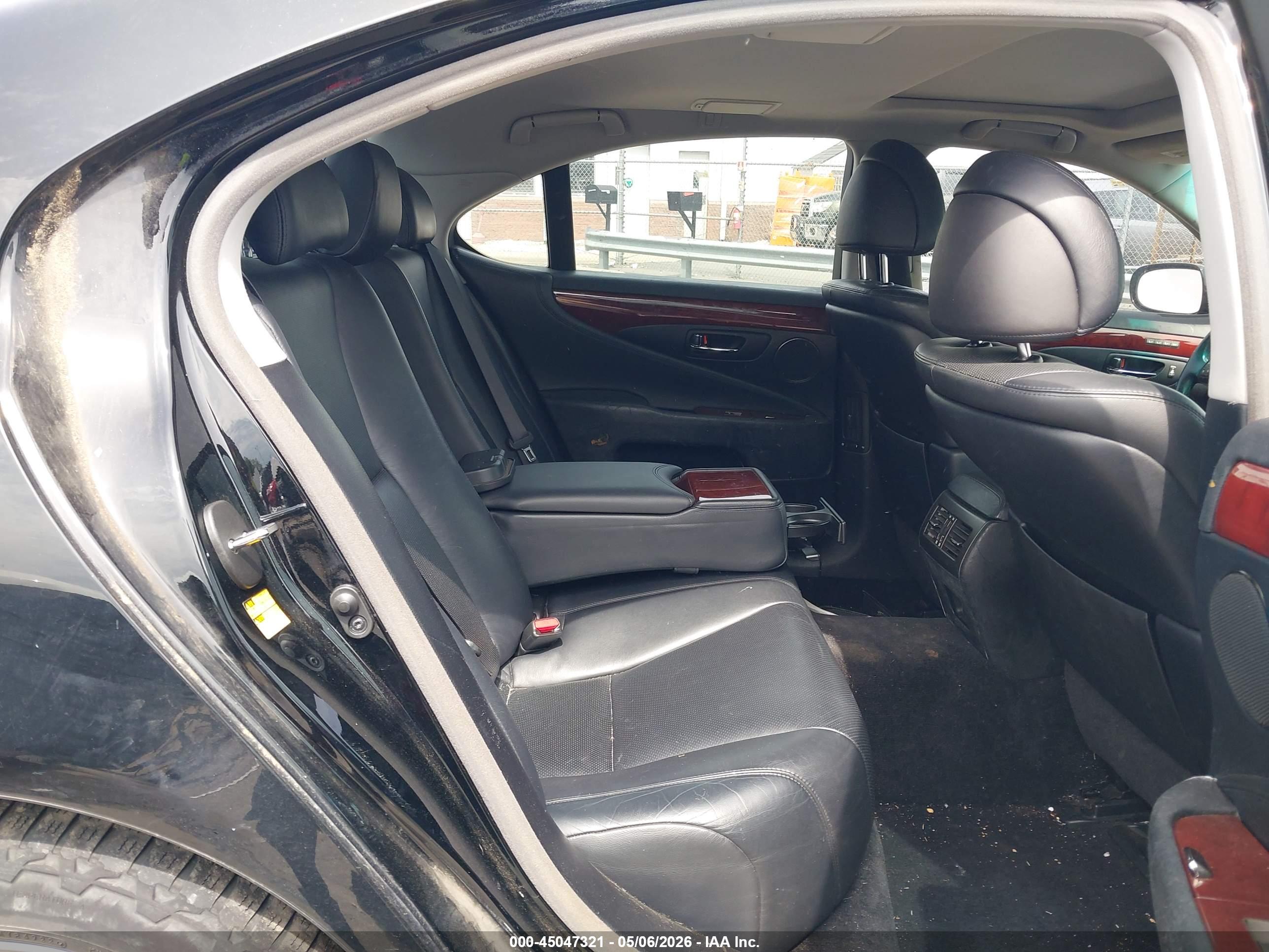 LEXUS LS image 8