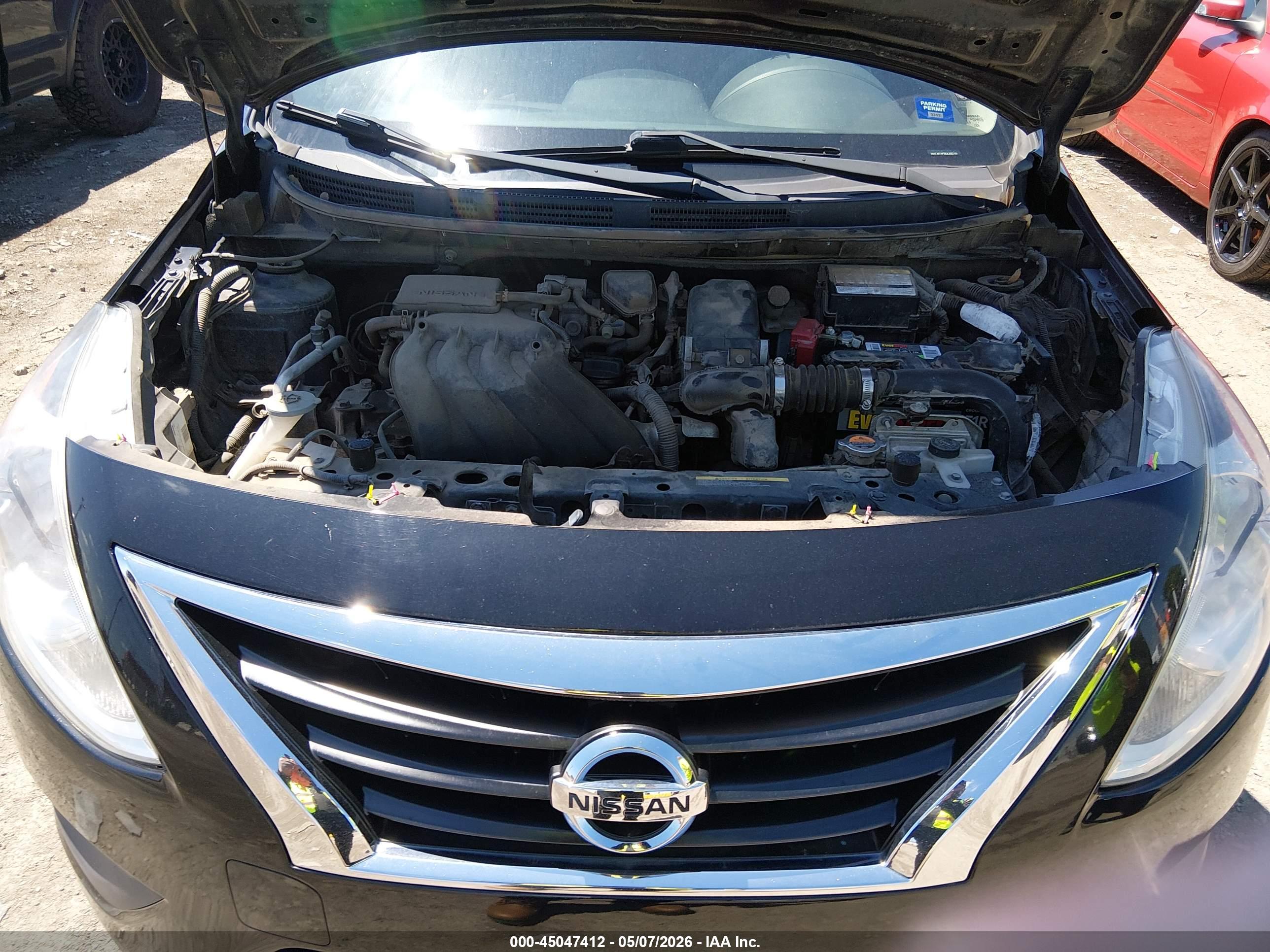 NISSAN VERSA image 10