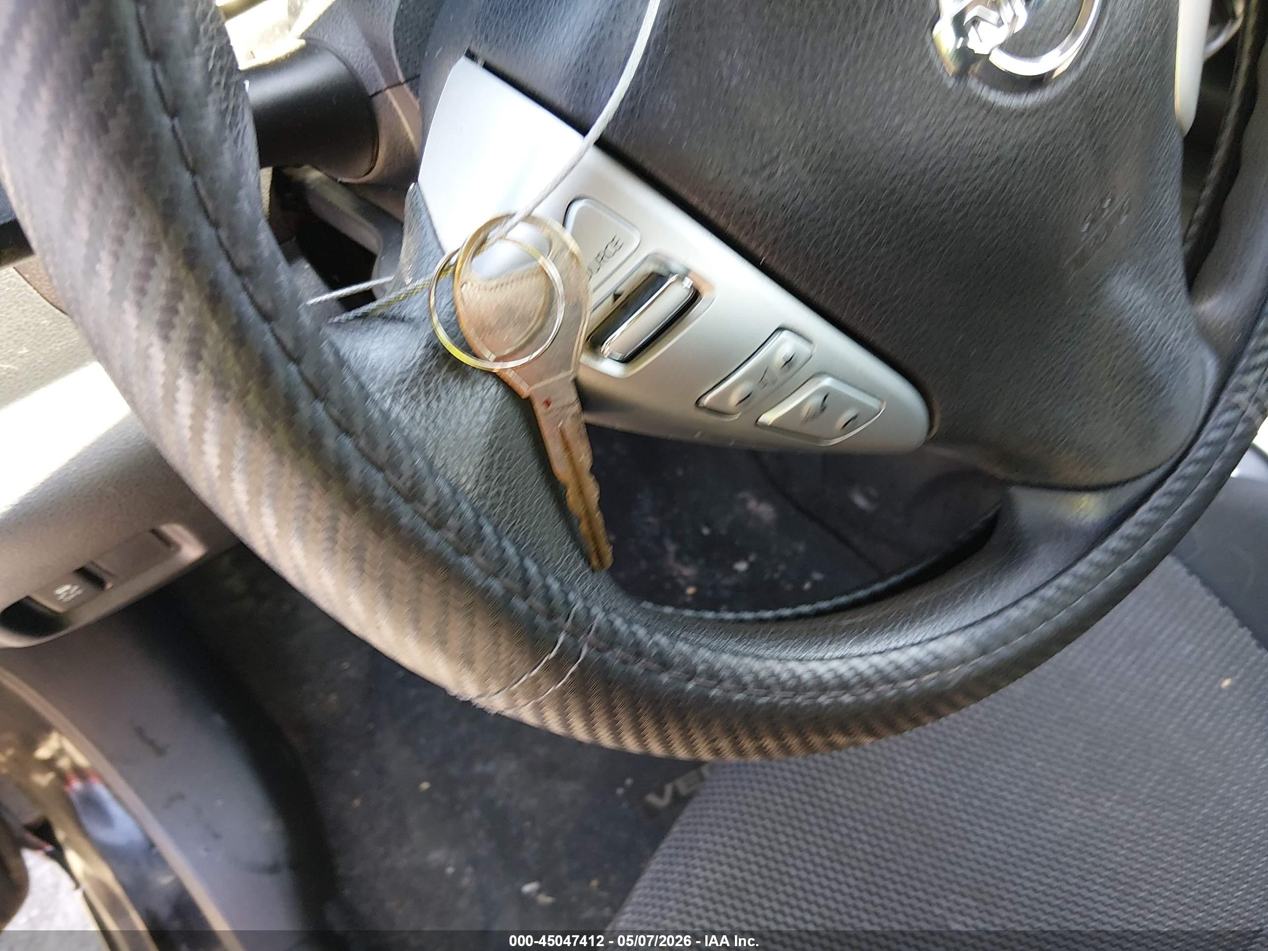 NISSAN VERSA image 11