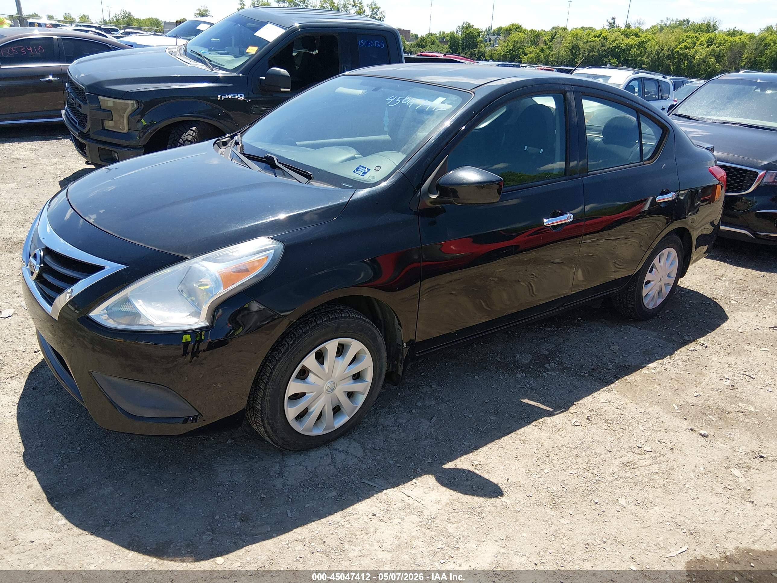 NISSAN VERSA image 2