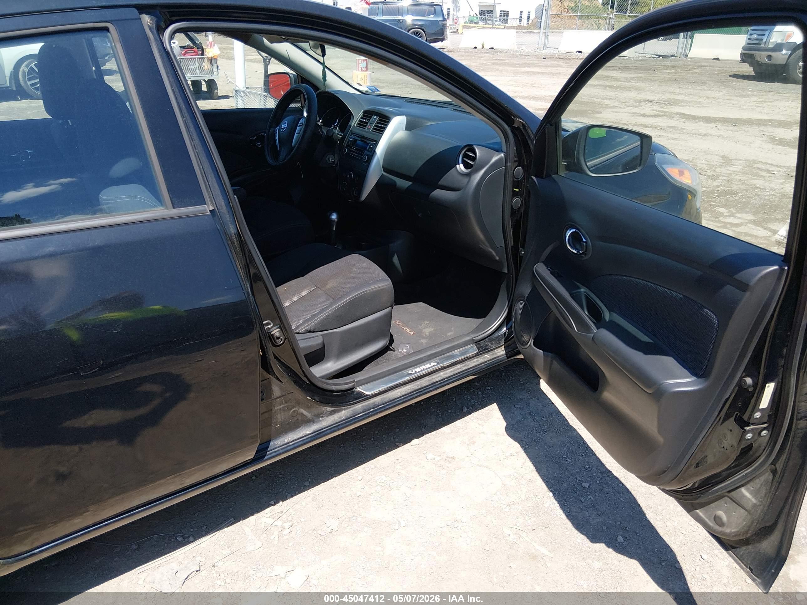 NISSAN VERSA image 5