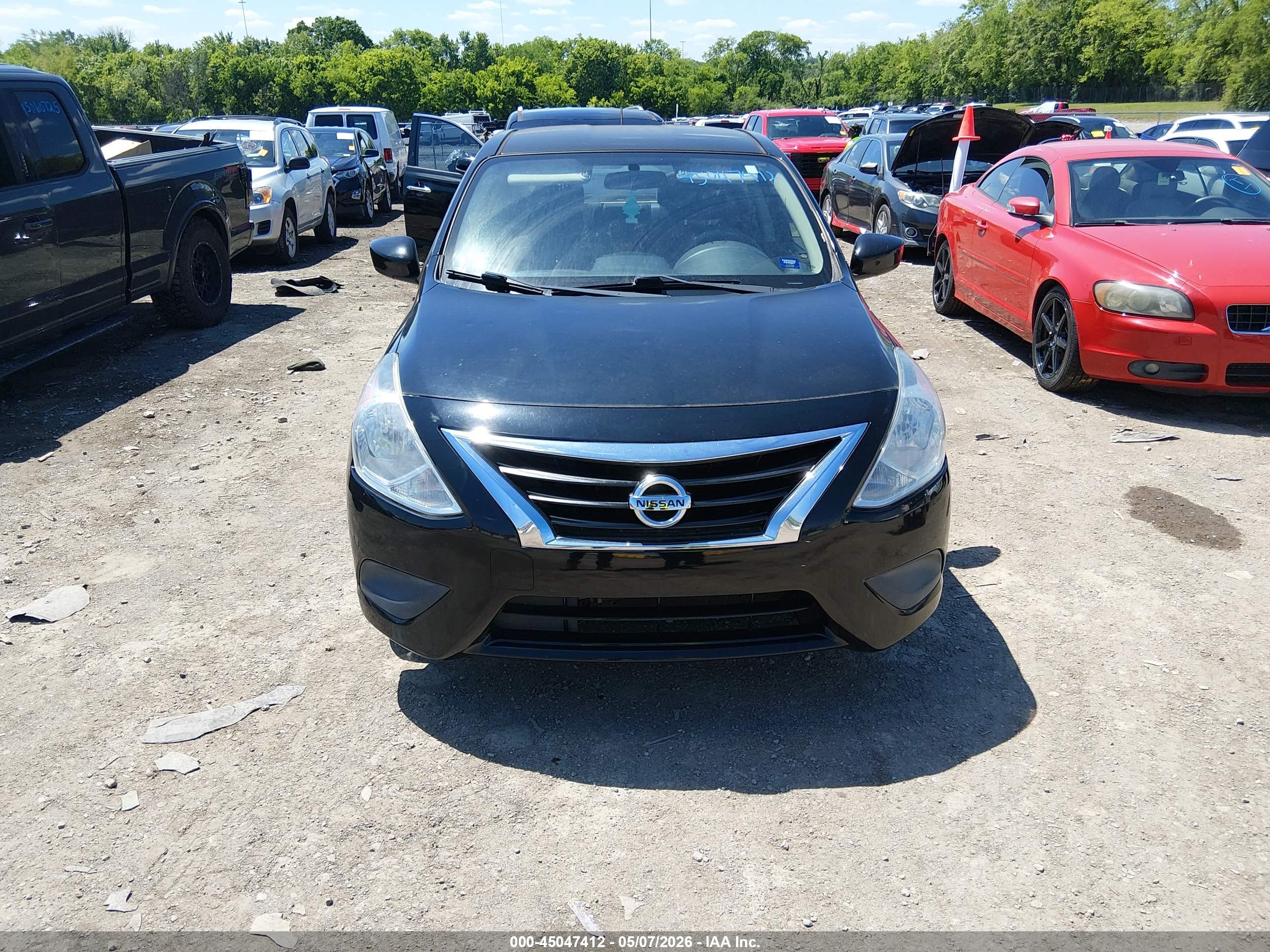 NISSAN VERSA image 6