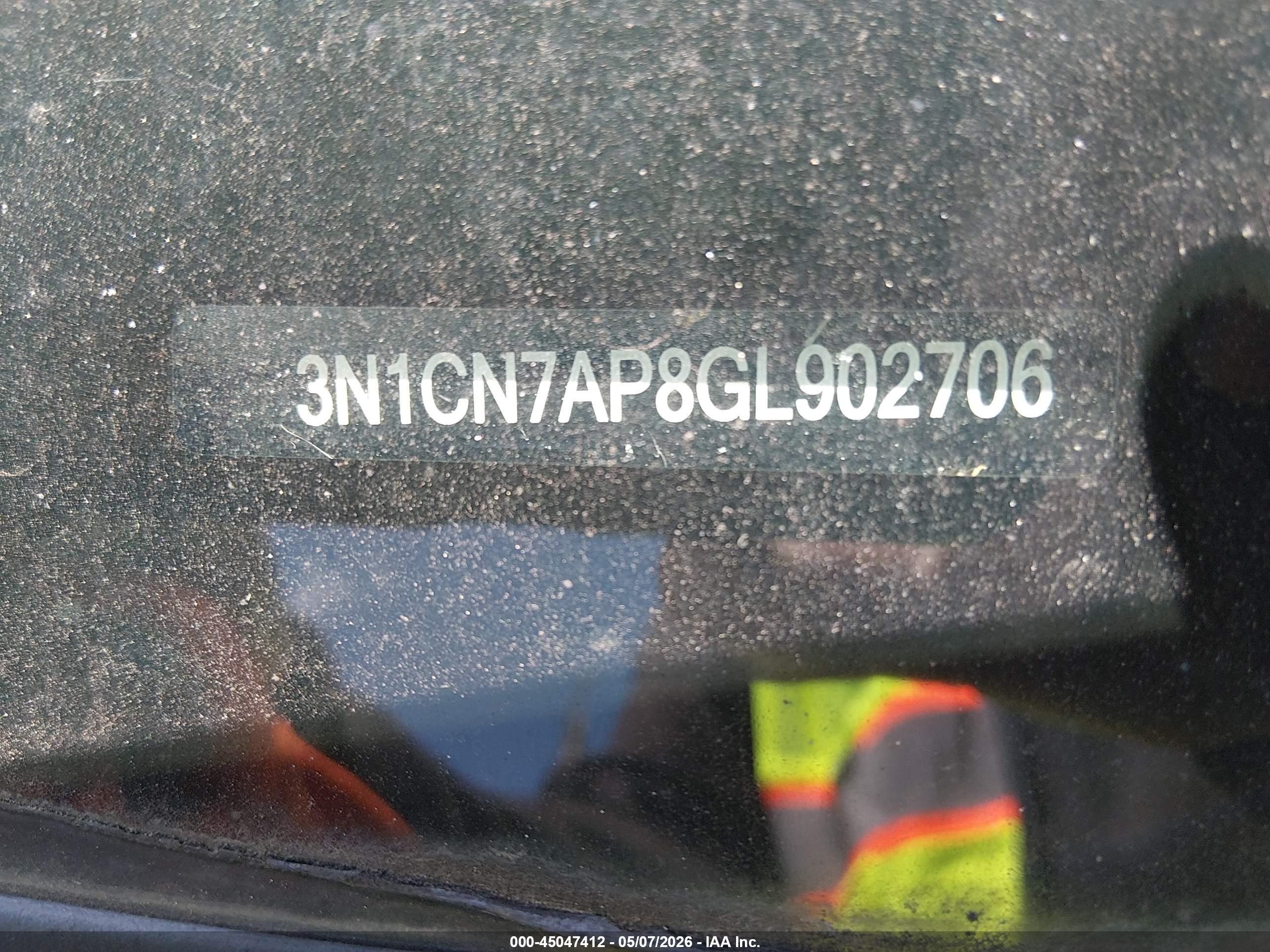 NISSAN VERSA image 9